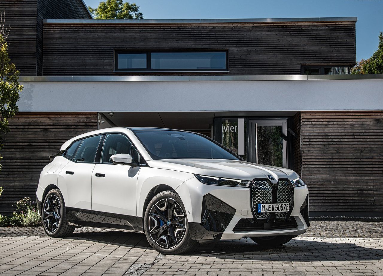 2022 - BMW iX xDRIVE50, foto 2