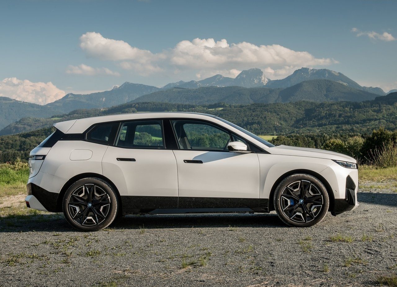 2022 - BMW iX xDRIVE50, foto 22