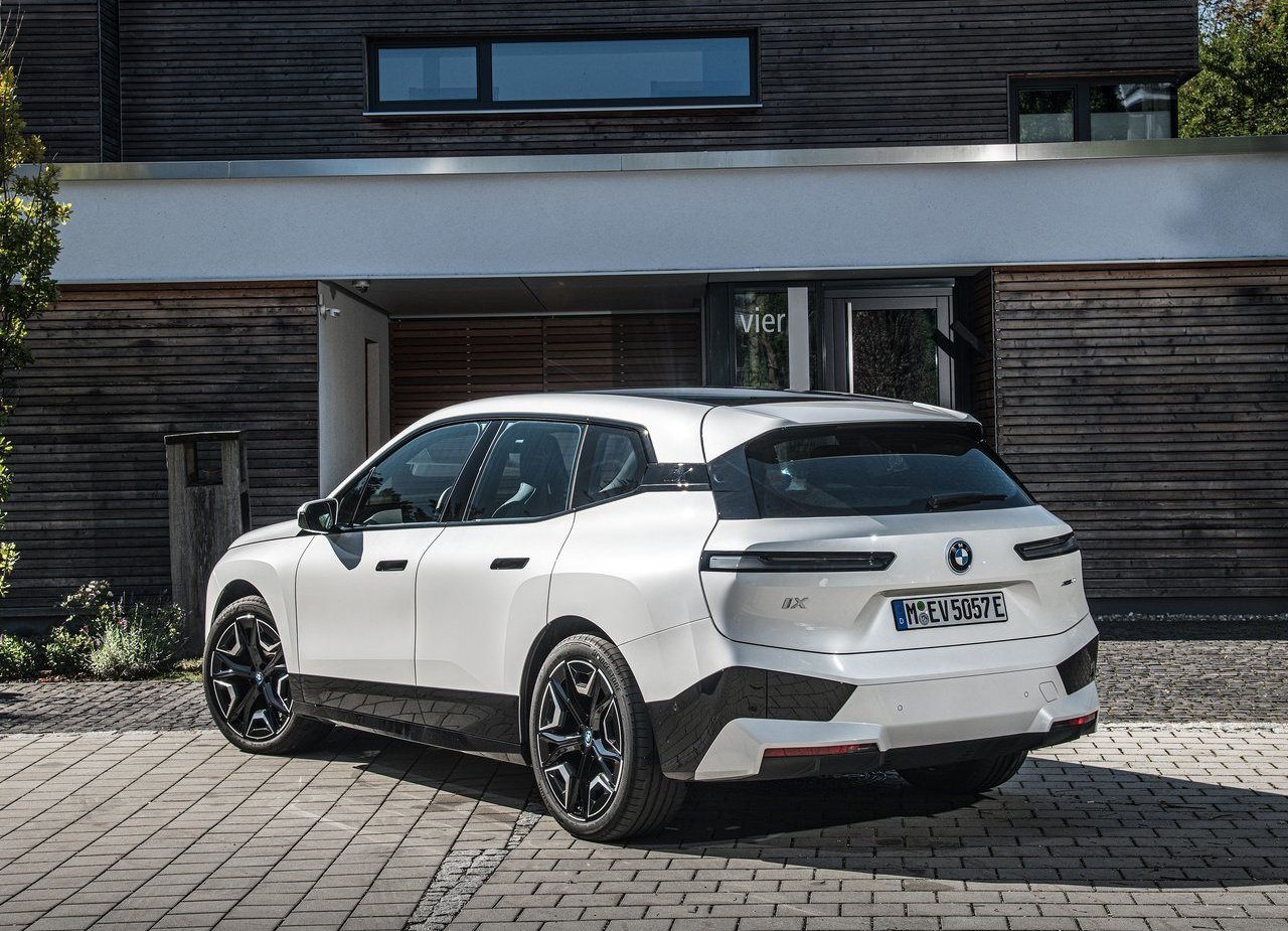 2022 - BMW iX xDRIVE50, foto 31