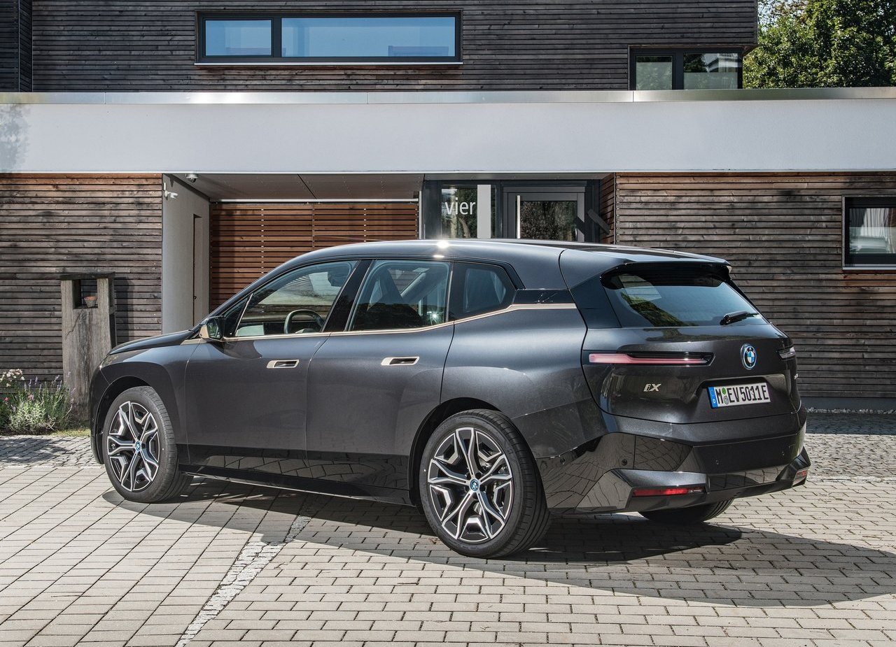 2022 - BMW iX xDRIVE50, foto 32