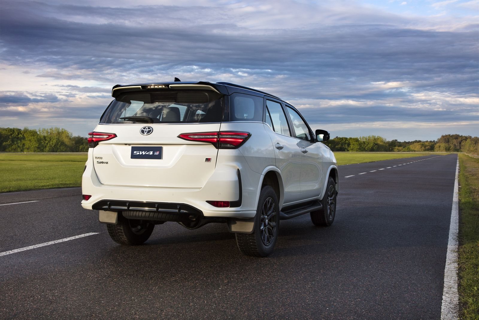 TOYOTA SW4 GR-S, foto 4