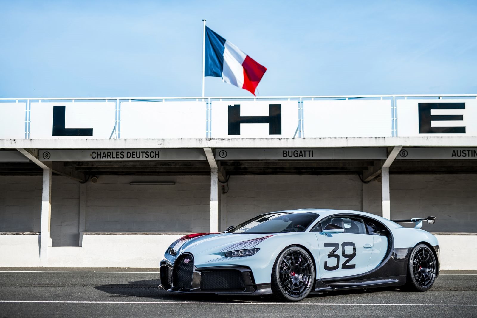 BUGATTI CHIRON PUR SPORT BY BUGATTI SUR MESURE, foto 1