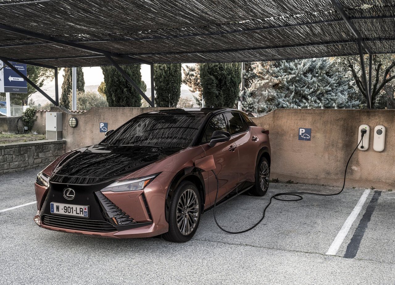 LEXUS RZ 450e, foto 6