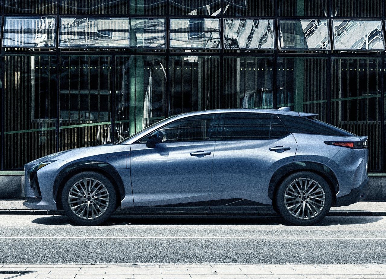LEXUS RZ 450e, foto 54