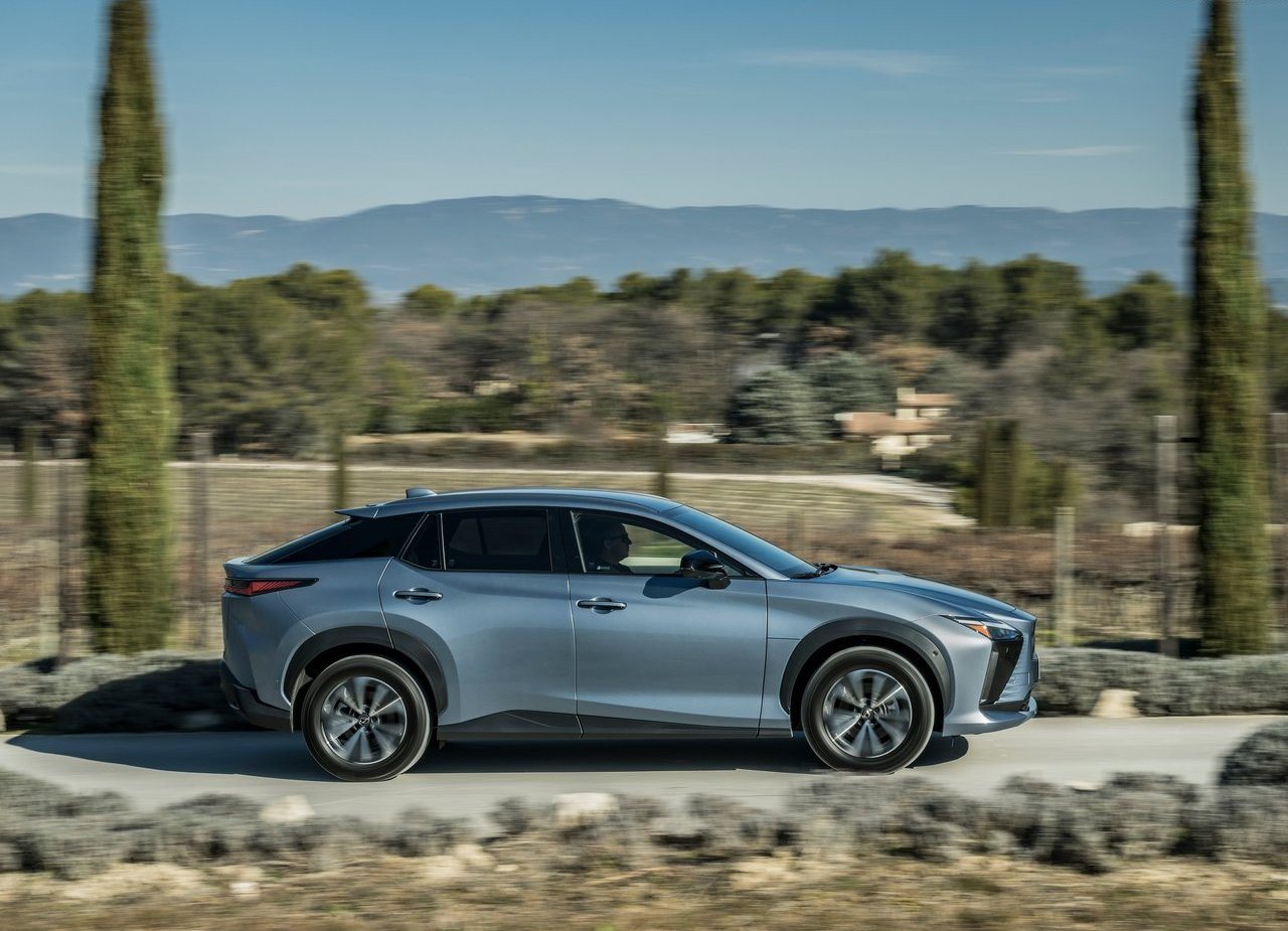 LEXUS RZ 450e, foto 60