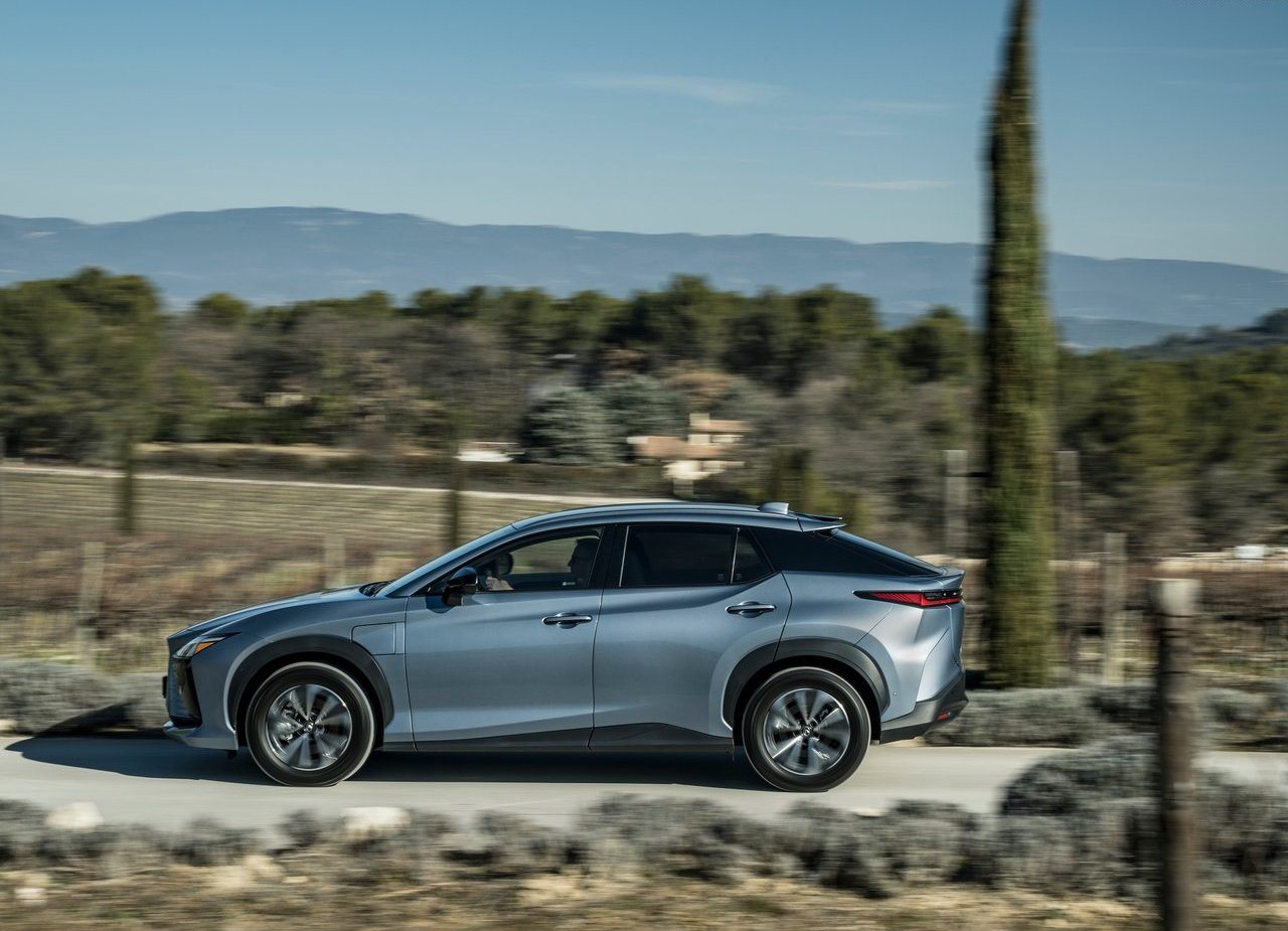 LEXUS RZ 450e, foto 61