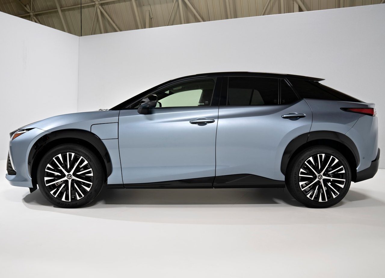 LEXUS RZ 450e, foto 115