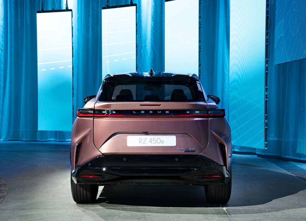 LEXUS RZ 450e, foto 126