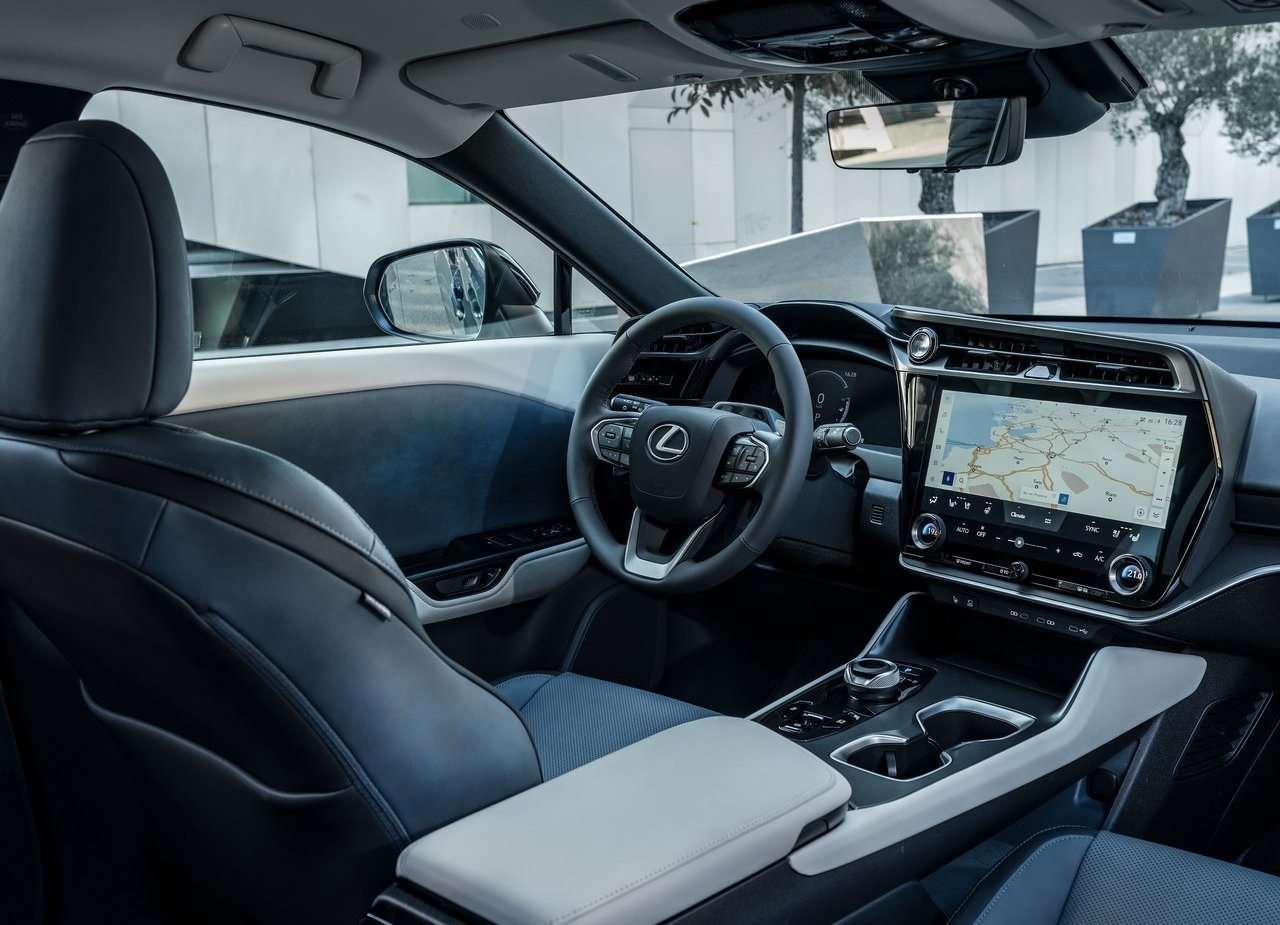 LEXUS RZ 450e, foto 130