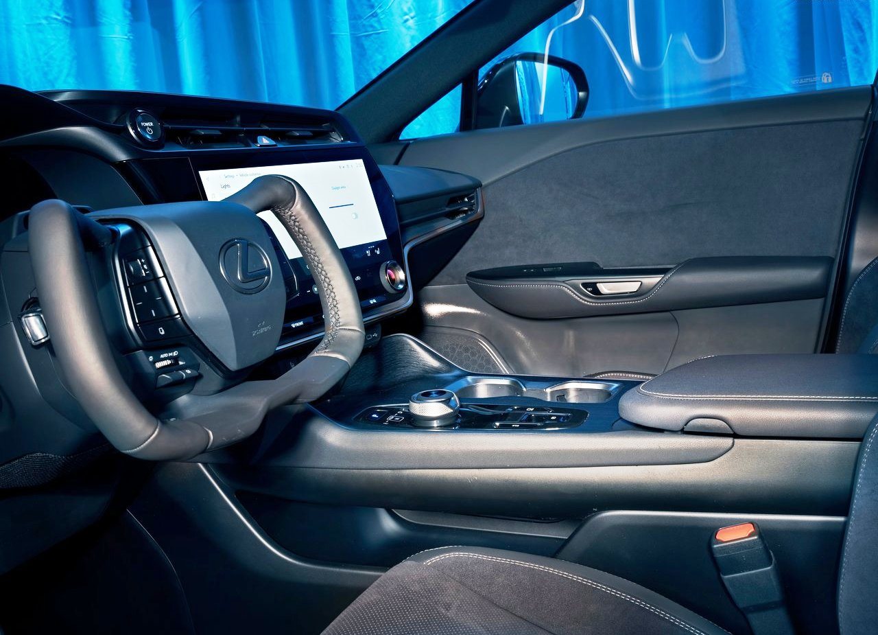 LEXUS RZ 450e, foto 149