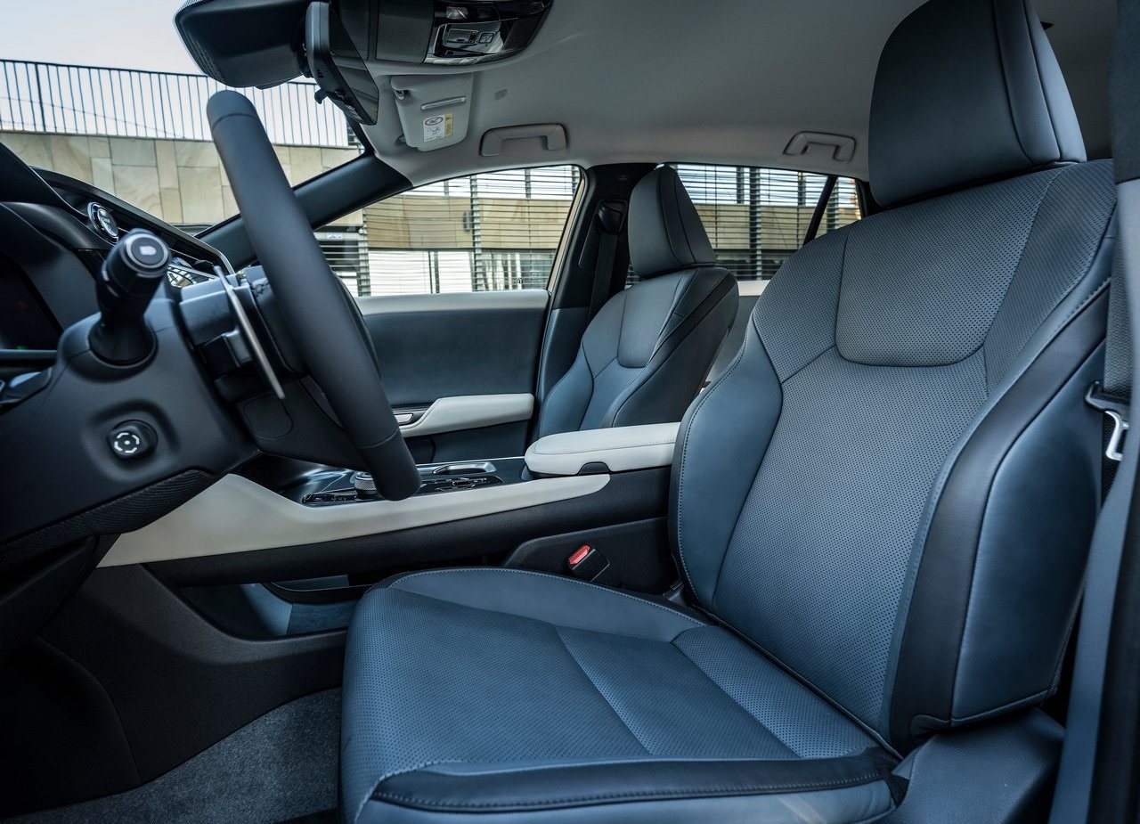 LEXUS RZ 450e, foto 153