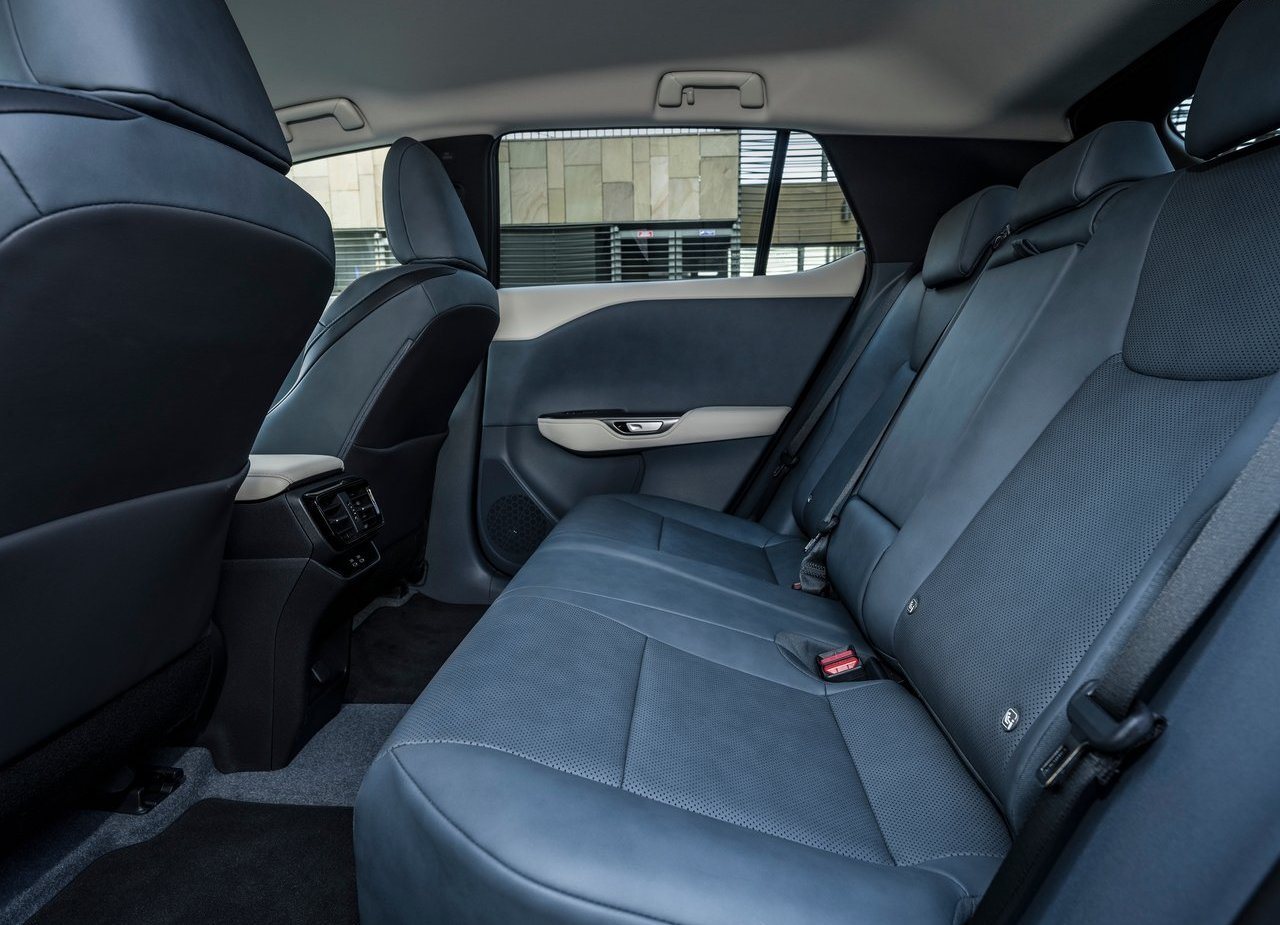 LEXUS RZ 450e, foto 154