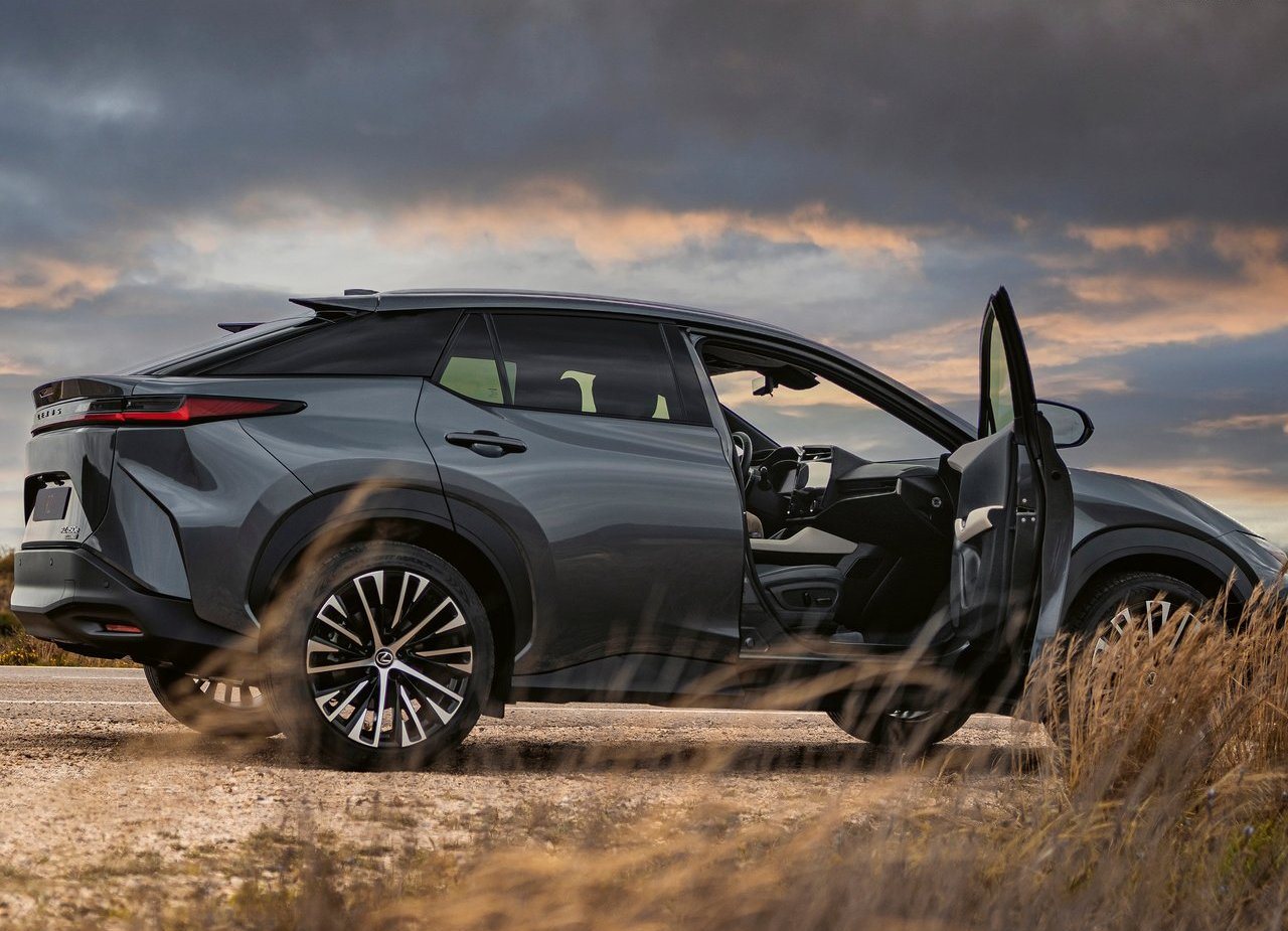 LEXUS RZ 450e, foto 205