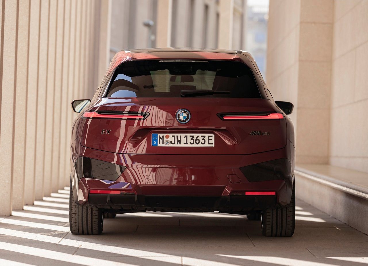 BMW iX M60, foto 126