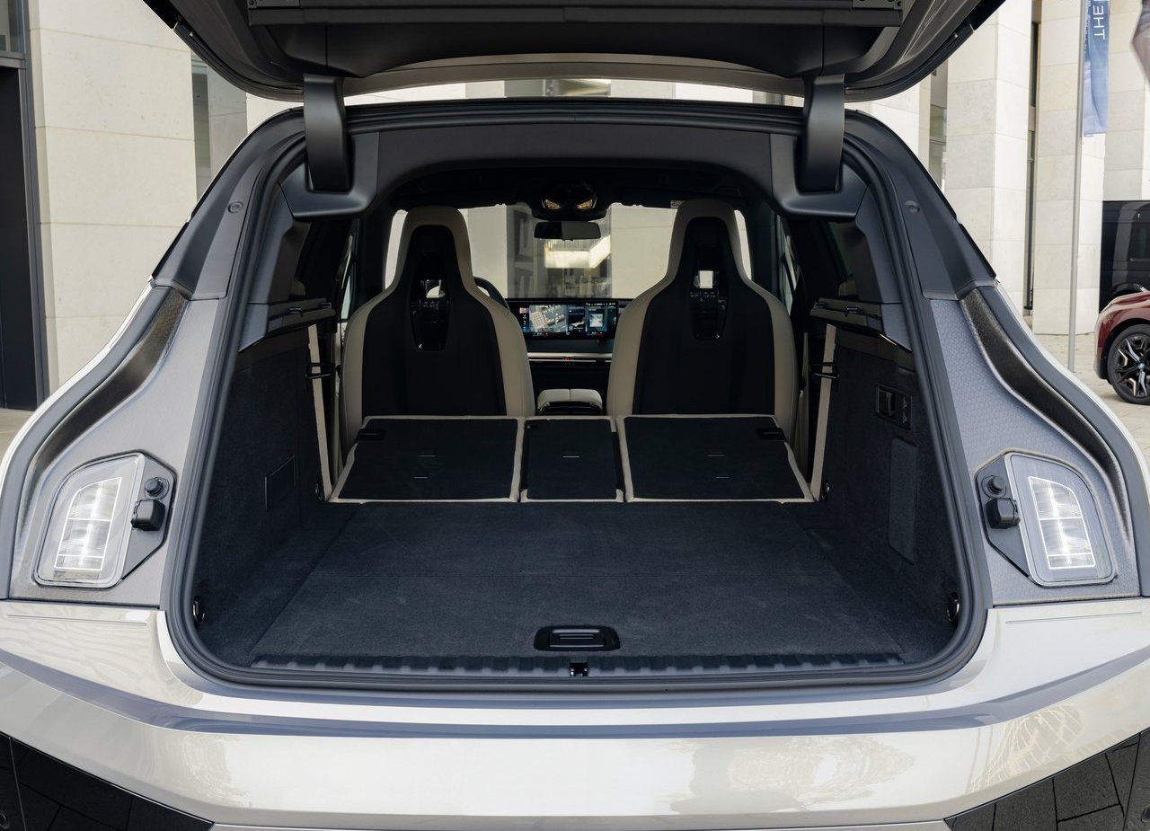 BMW iX M60, foto 151