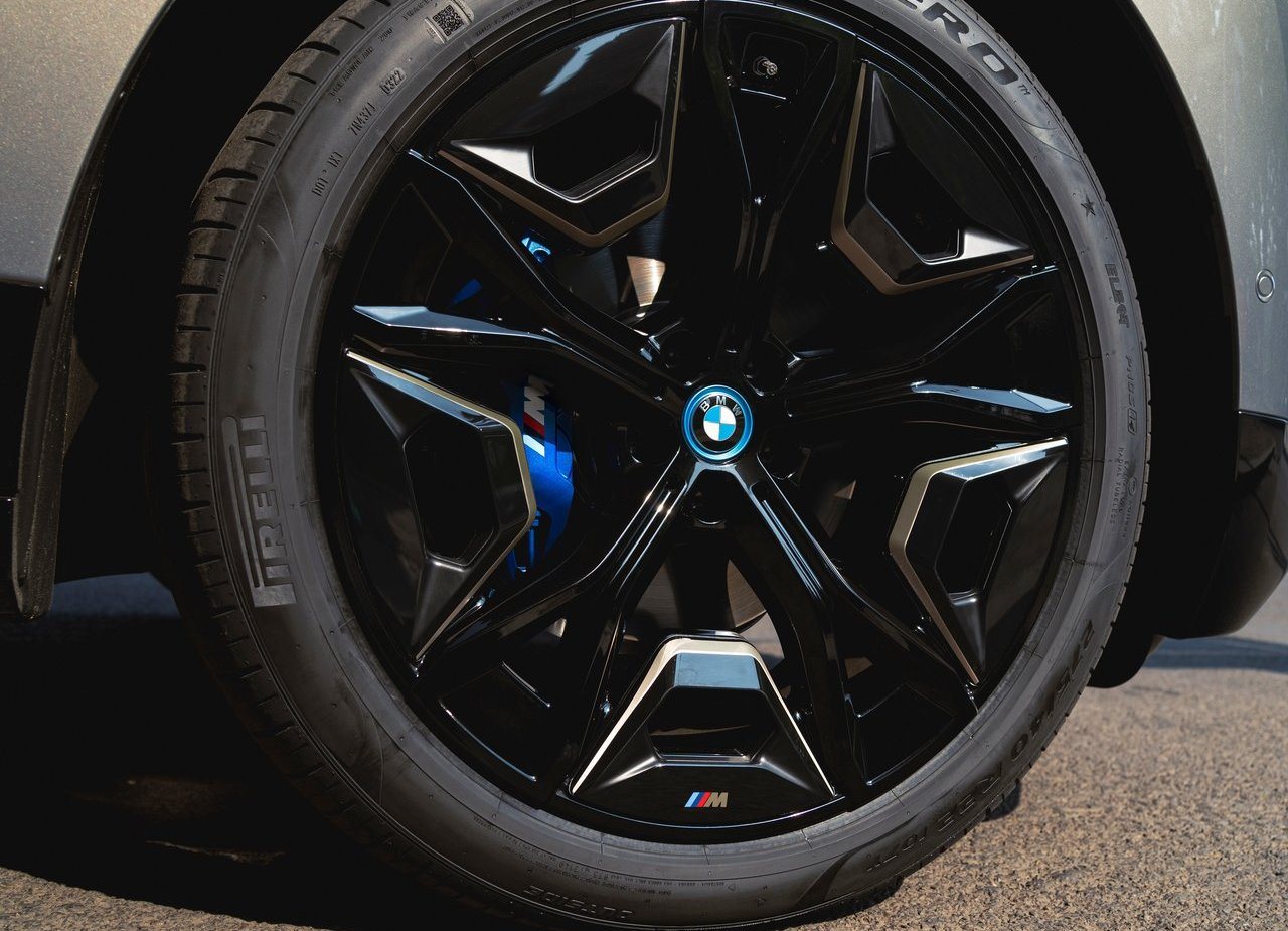 BMW iX M60, foto 184