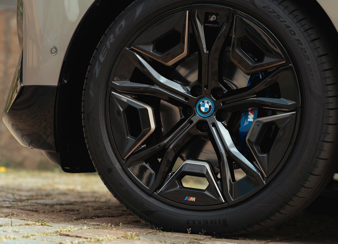 BMW iX M60, foto 185