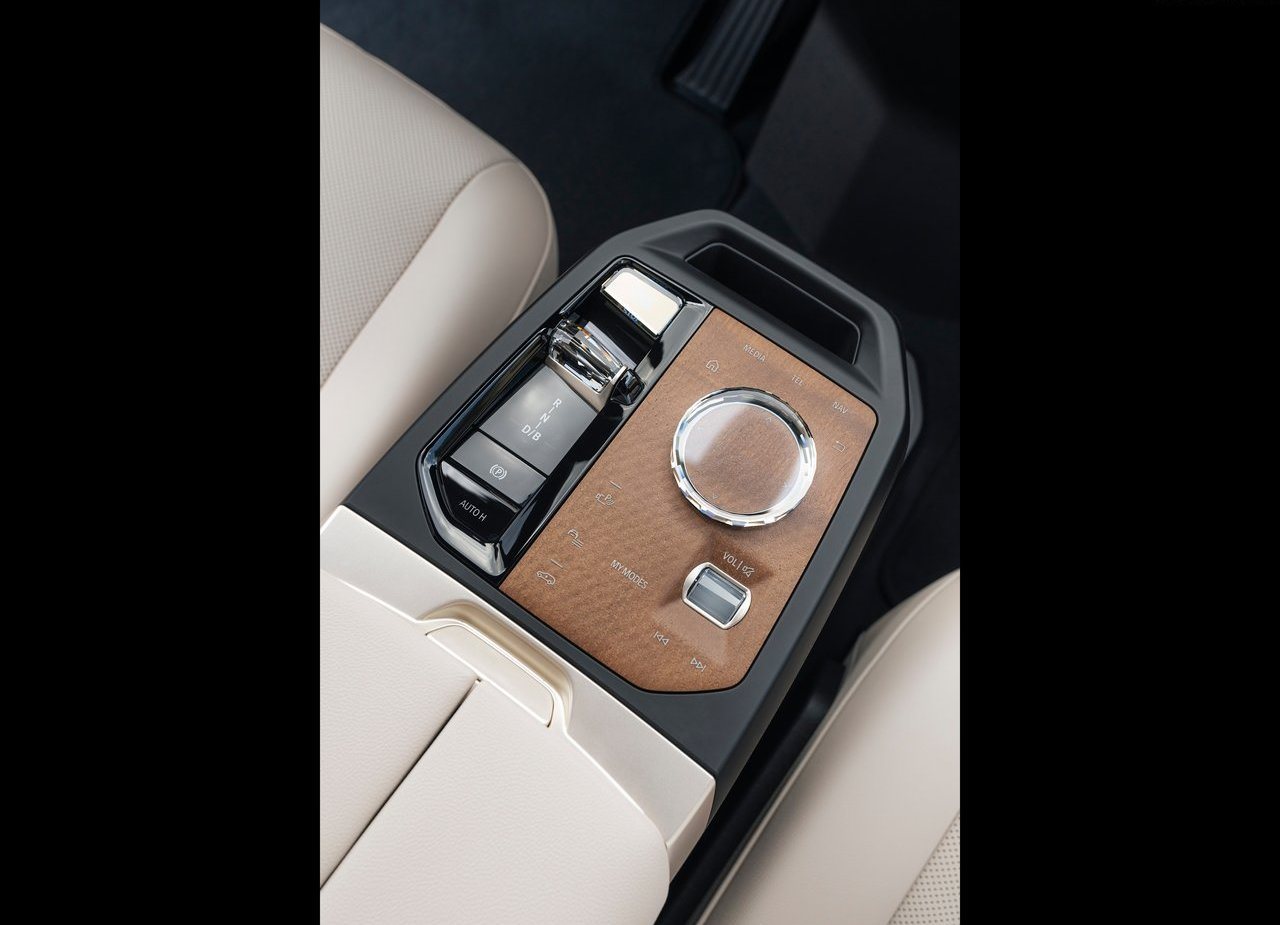BMW iX M60, foto 196