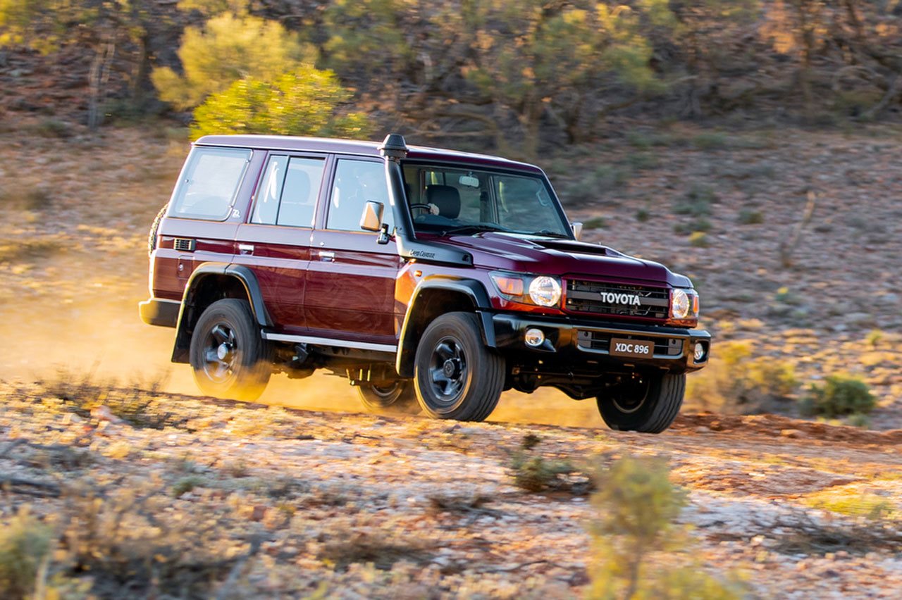 TOYOTA LAND CRUISER 70, foto 1
