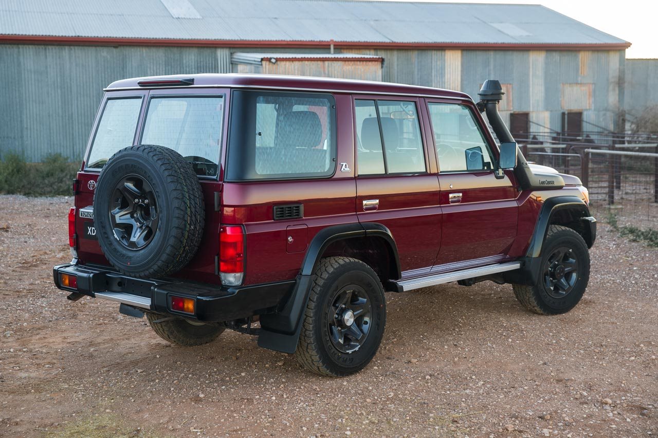 TOYOTA LAND CRUISER 70, foto 2