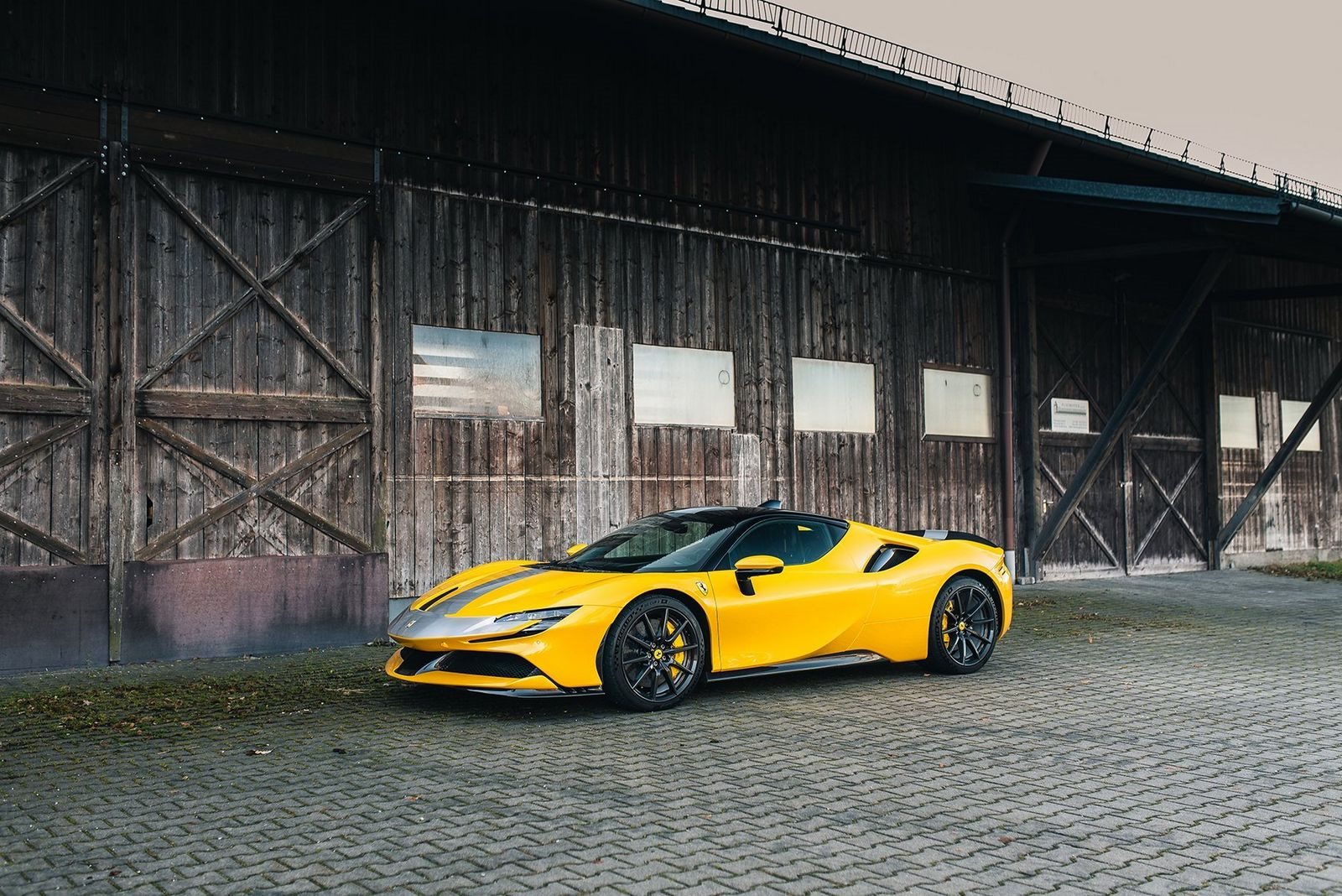 FERRARI SF90 STRADALE ASSETTO FIORANO, foto 1