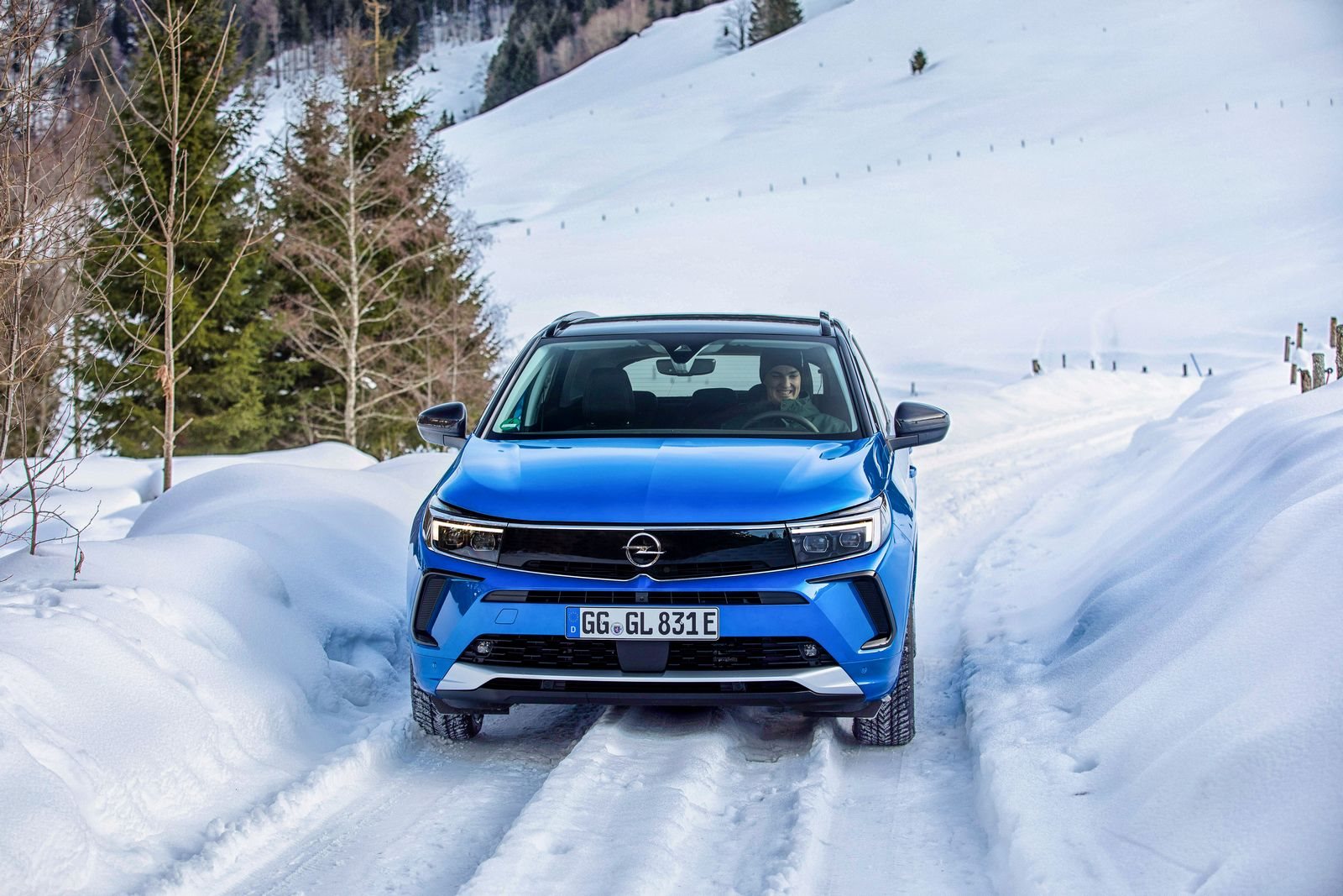 OPEL GRANDLAND HYBRID4, foto 5