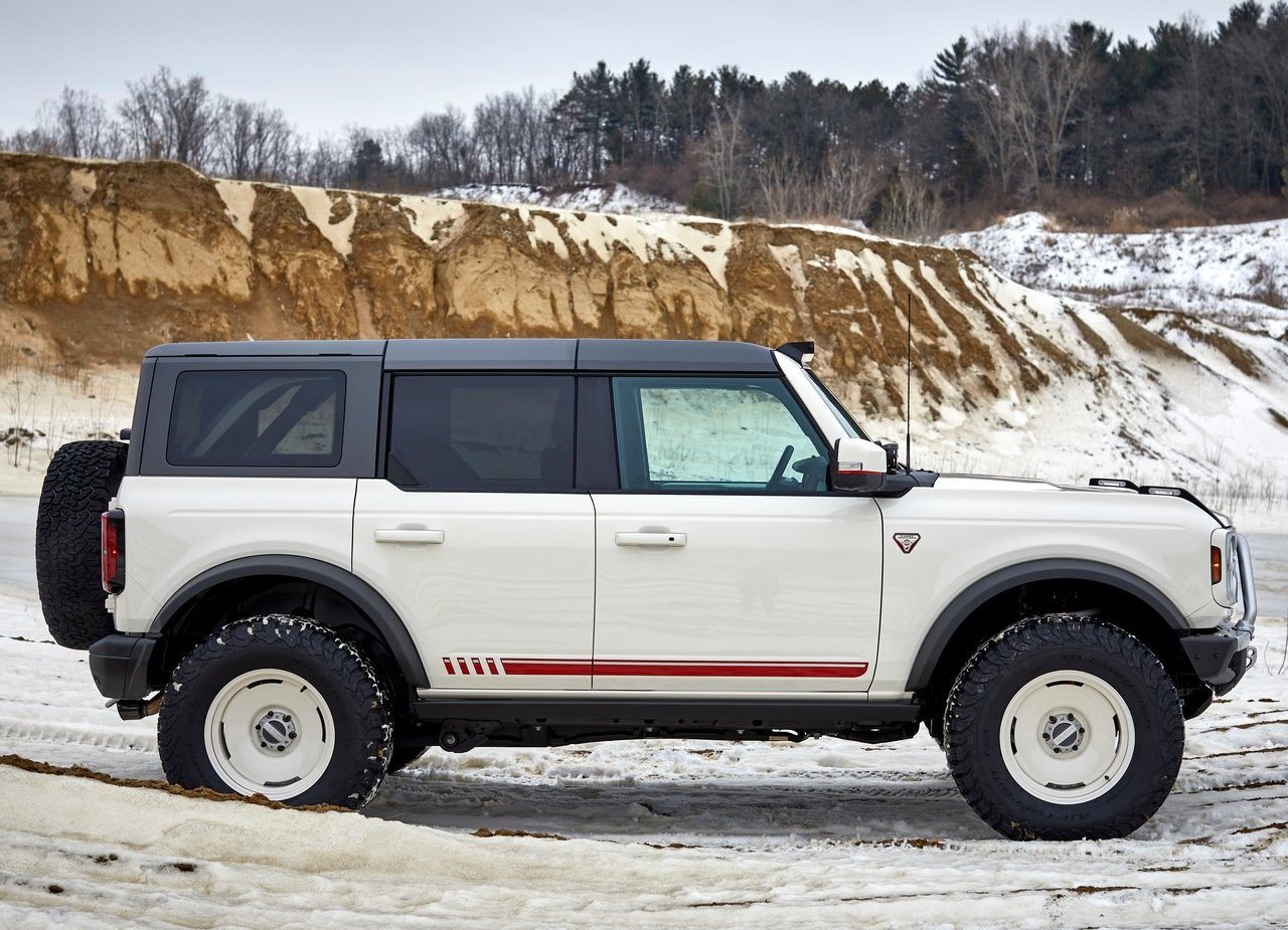 FORD BRONCO POPE FRANCIS CENTER FIRST EDITION, foto 3
