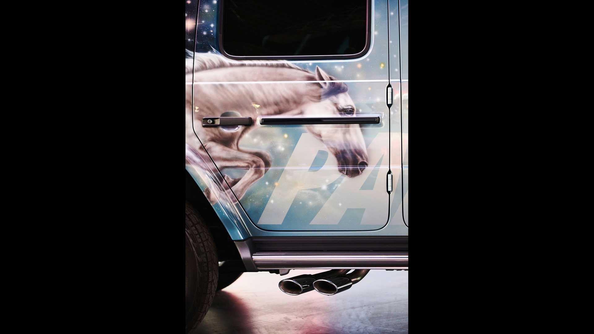 2022 - MERCEDES-AMG & PALACE SKATEBOARDS ART CARS, foto 9