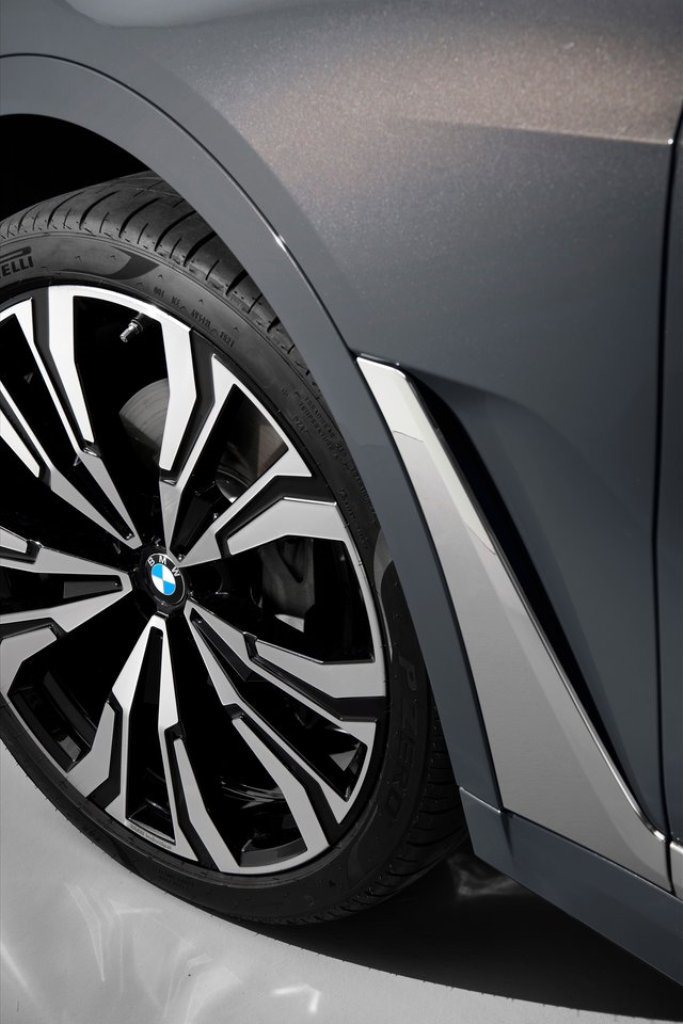 2023 - BMW X7, foto 237