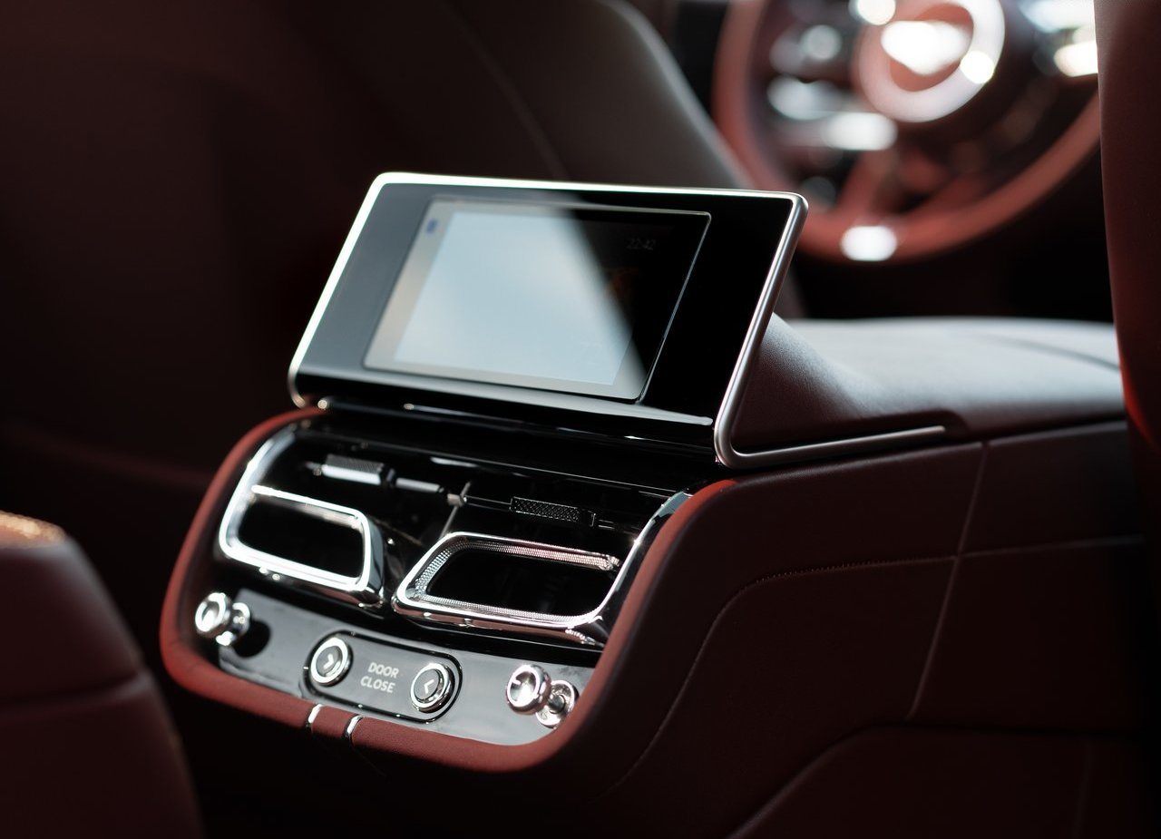 BENTLEY BENTAYGA EWB, foto 111