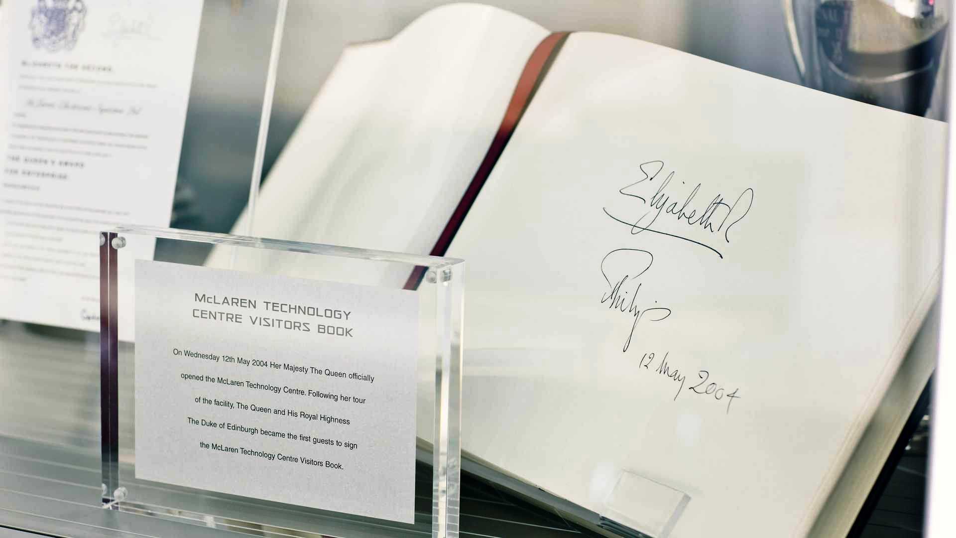 McLAREN ARTURA QUEEN ELIZABETH II, foto 3