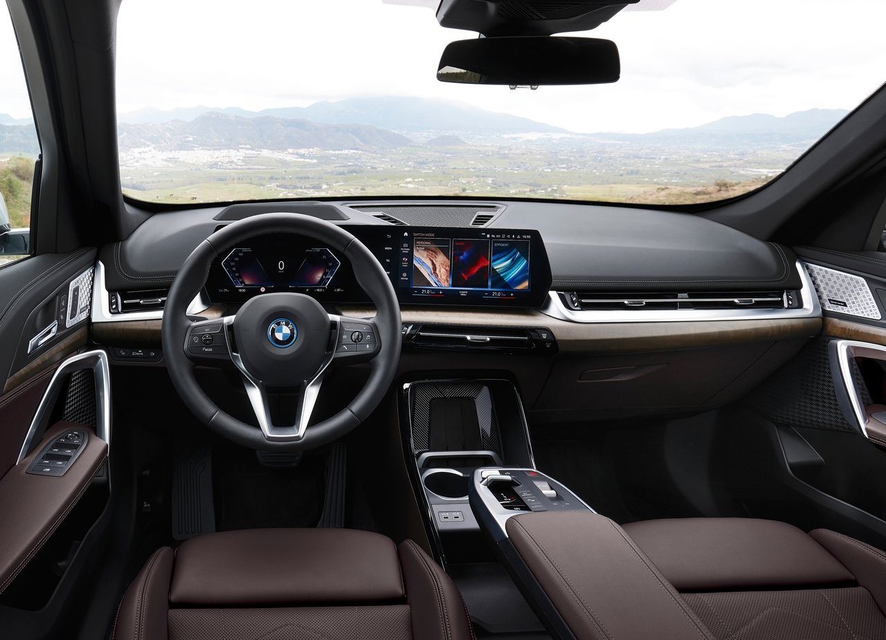 2023 - BMW iX1, foto 105