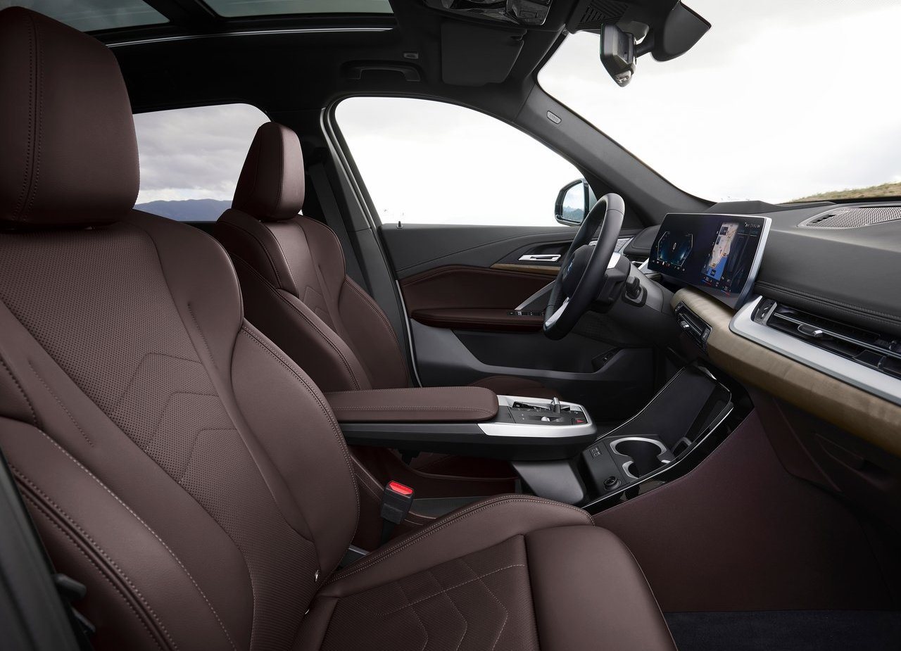2023 - BMW iX1, foto 107