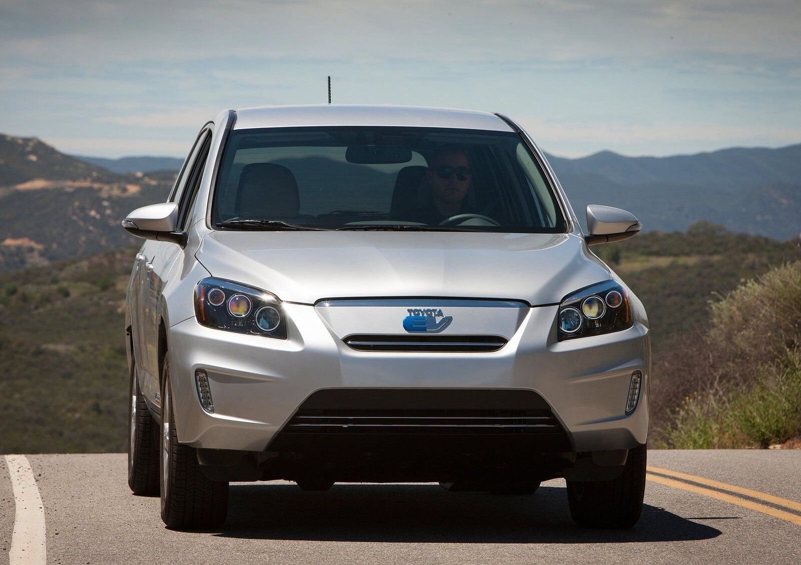 TOYOTA RAV4 EV, foto 14