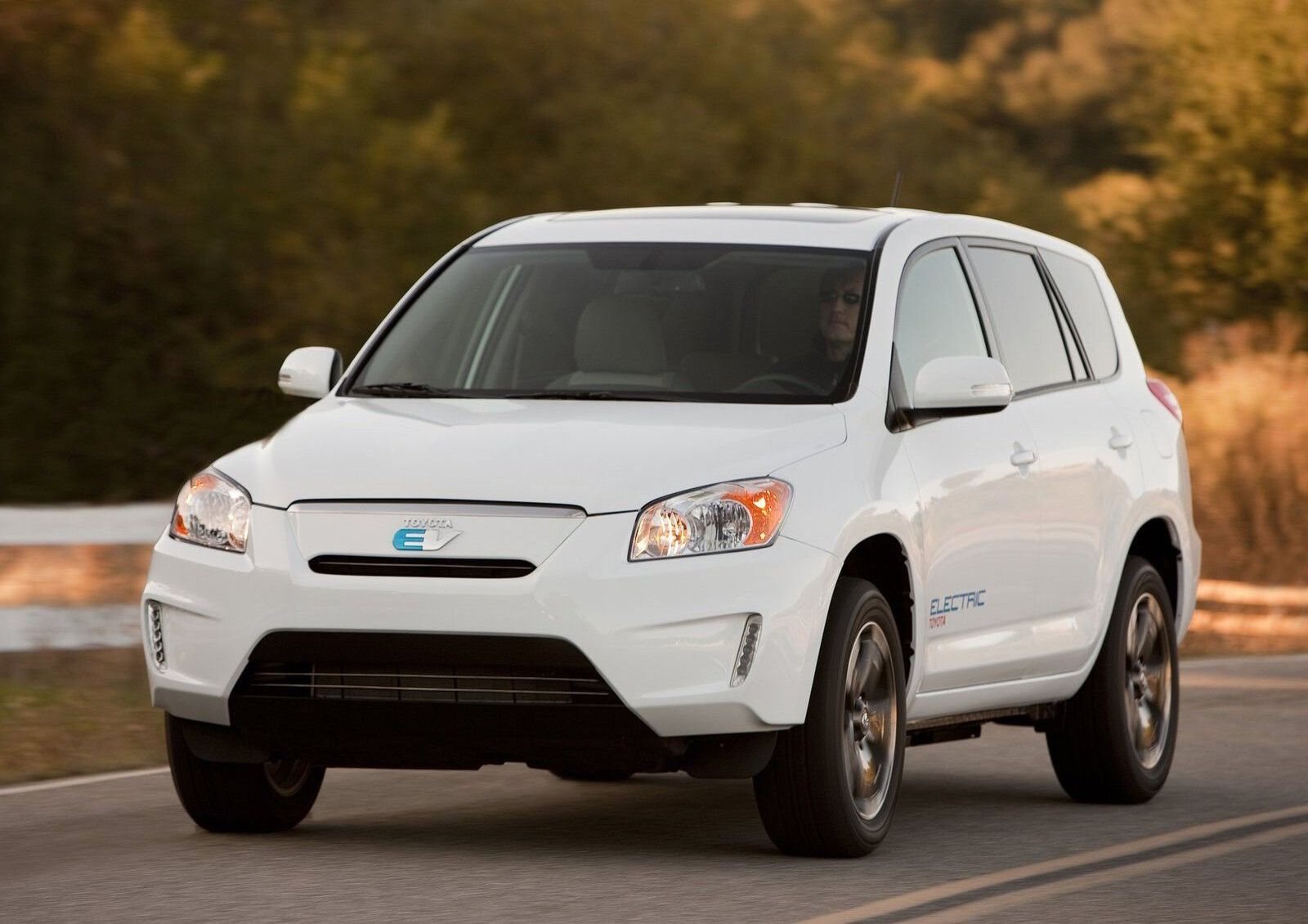 TOYOTA RAV4 EV, foto 18