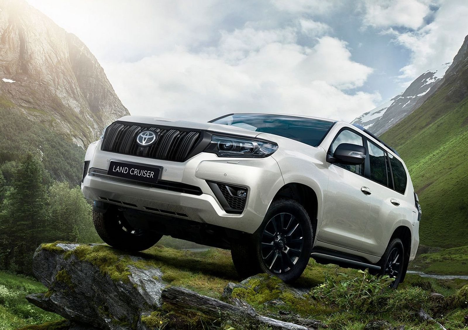 TOYOTA LAND CRUISER MATT BLACK EDITION, foto 1