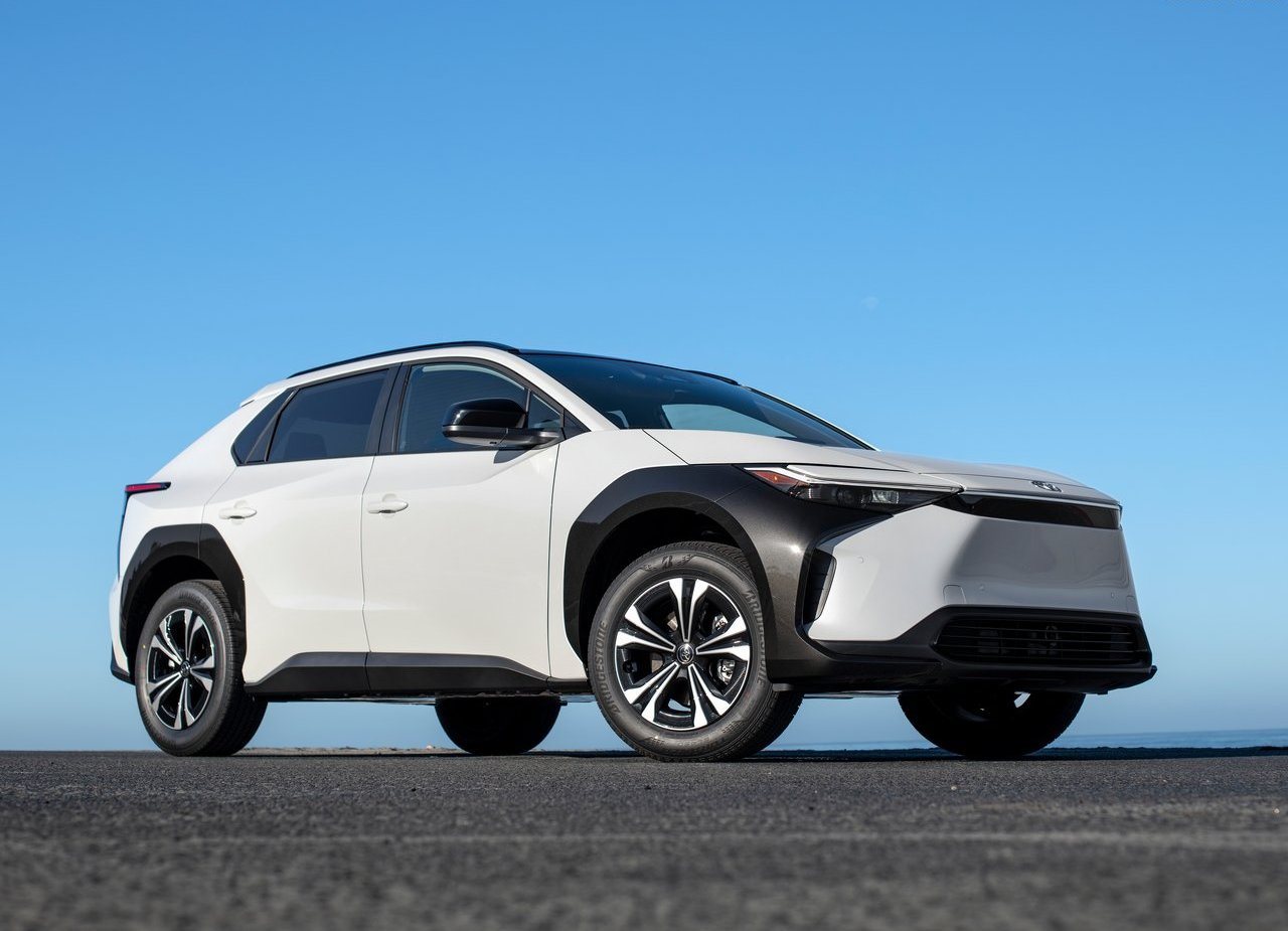 2023 - TOYOTA bZ4X XLE FWD US VERSION, foto 1