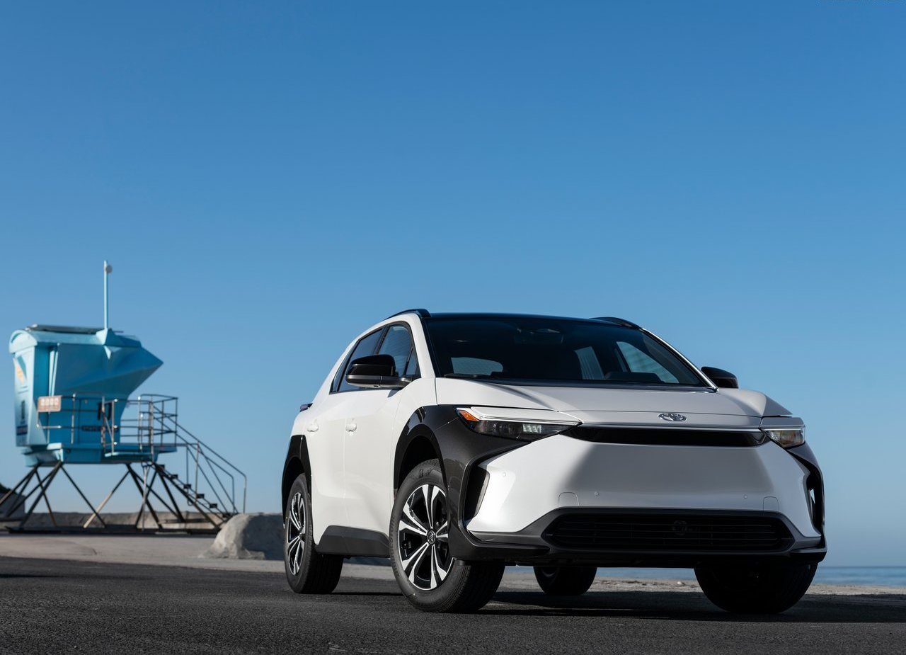 2023 - TOYOTA bZ4X XLE FWD US VERSION, foto 2