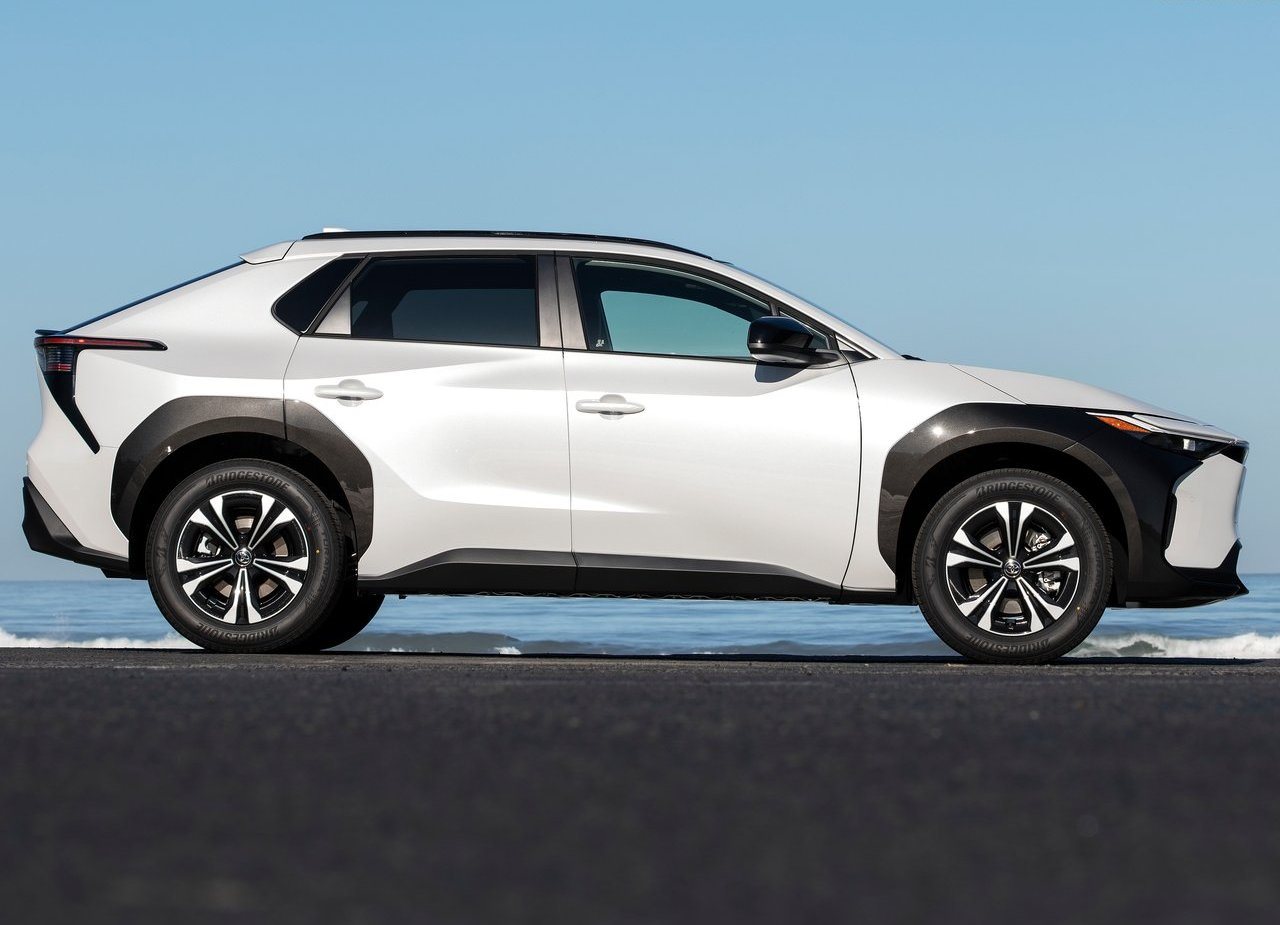 2023 - TOYOTA bZ4X XLE FWD US VERSION, foto 25