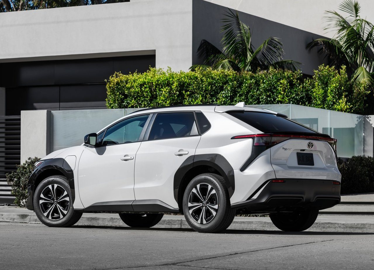 2023 - TOYOTA bZ4X XLE FWD US VERSION, foto 34