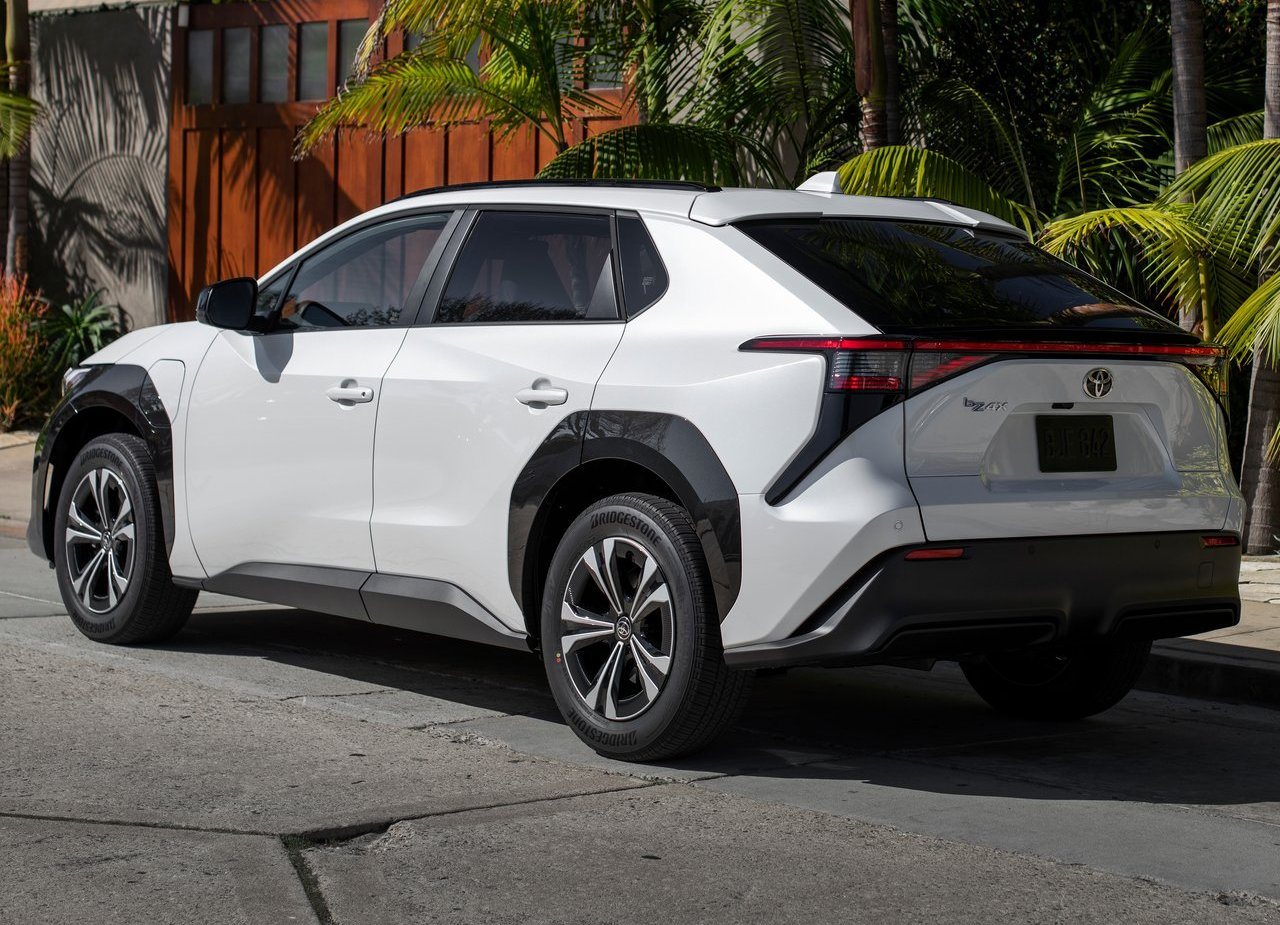 2023 - TOYOTA bZ4X XLE FWD US VERSION, foto 35