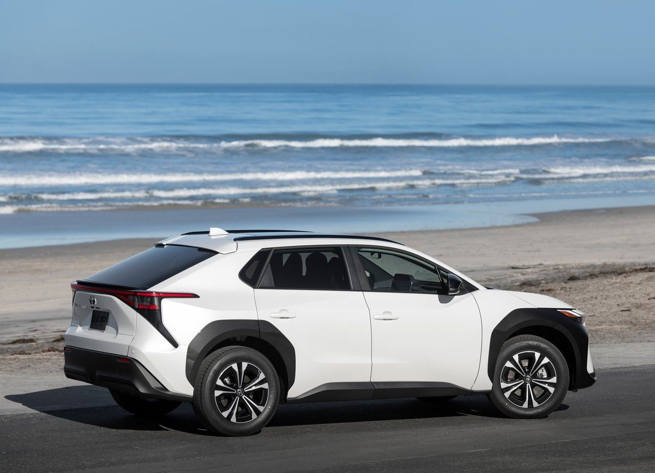 2023 - TOYOTA bZ4X XLE FWD US VERSION, foto 40