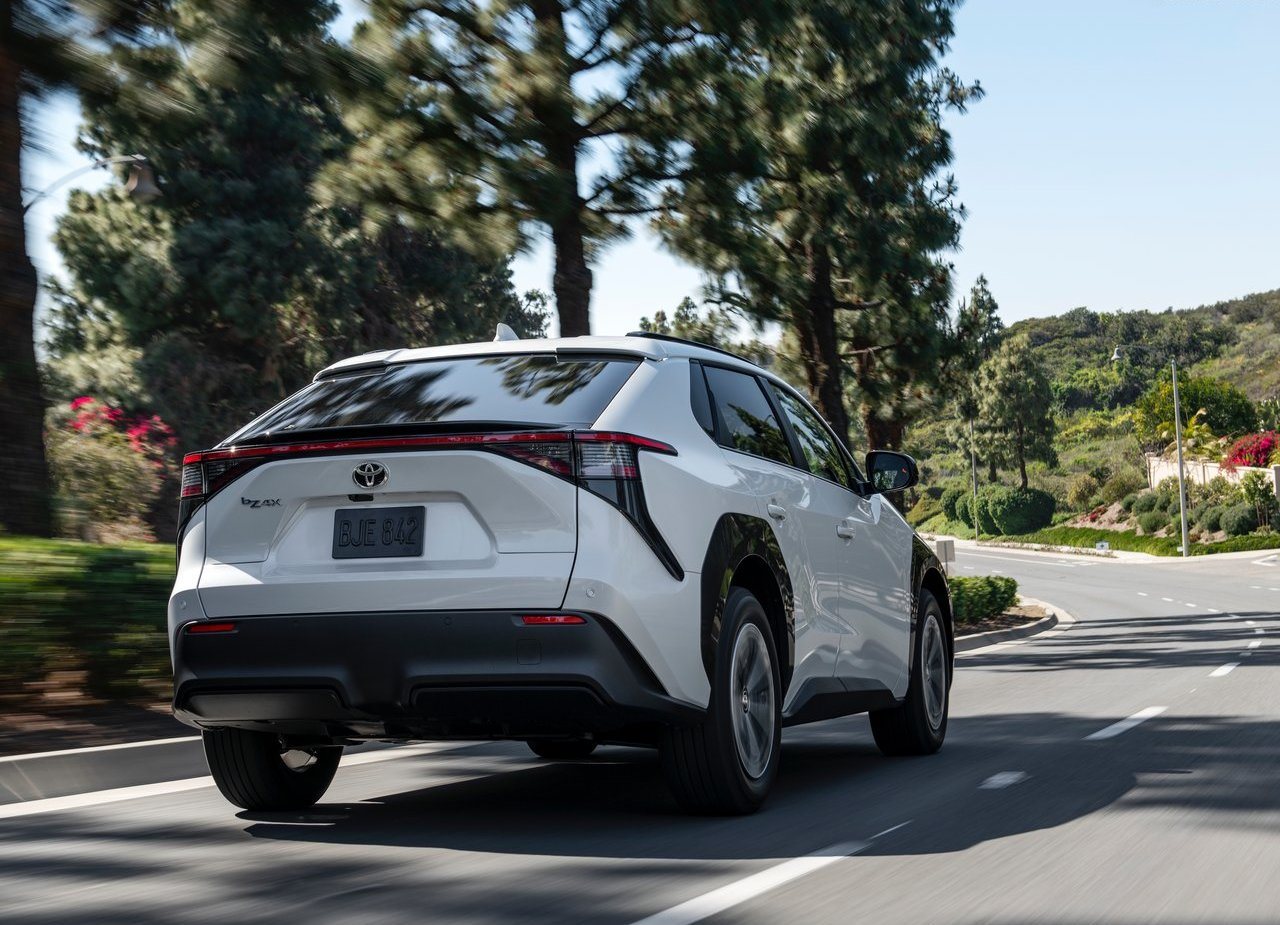 2023 - TOYOTA bZ4X XLE FWD US VERSION, foto 43
