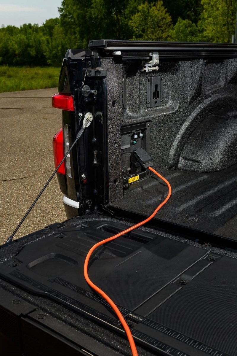 FORD F-150 LIGHTNING PRO SSV, foto 12