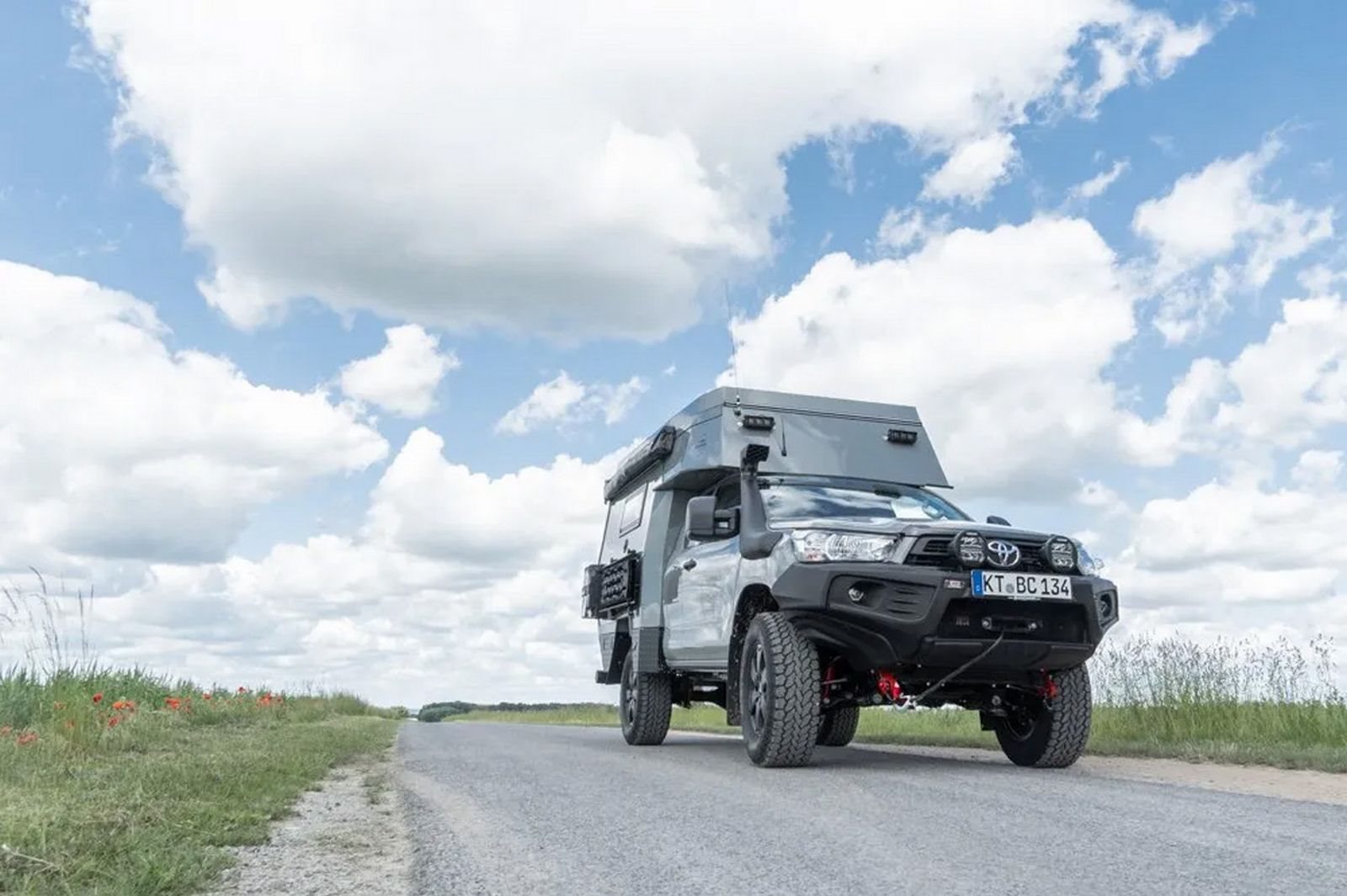 2022 - TOYOTA HILUX BUSH CAMPER, foto 6