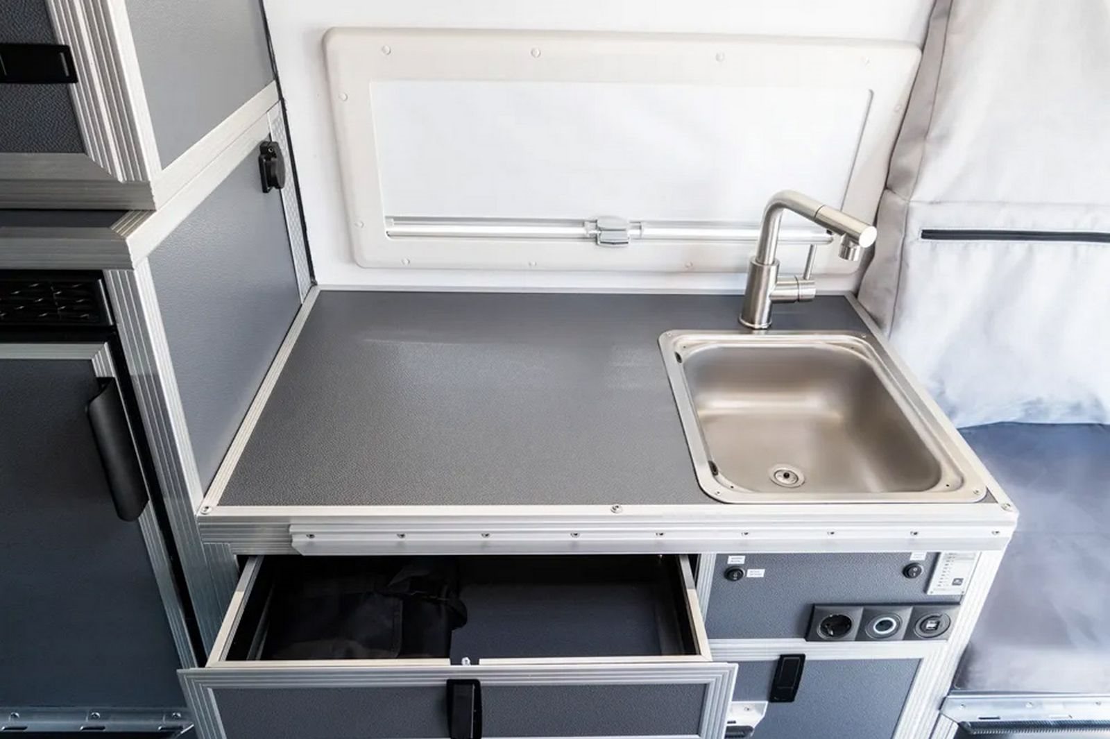 2022 - TOYOTA HILUX BUSH CAMPER, foto 19