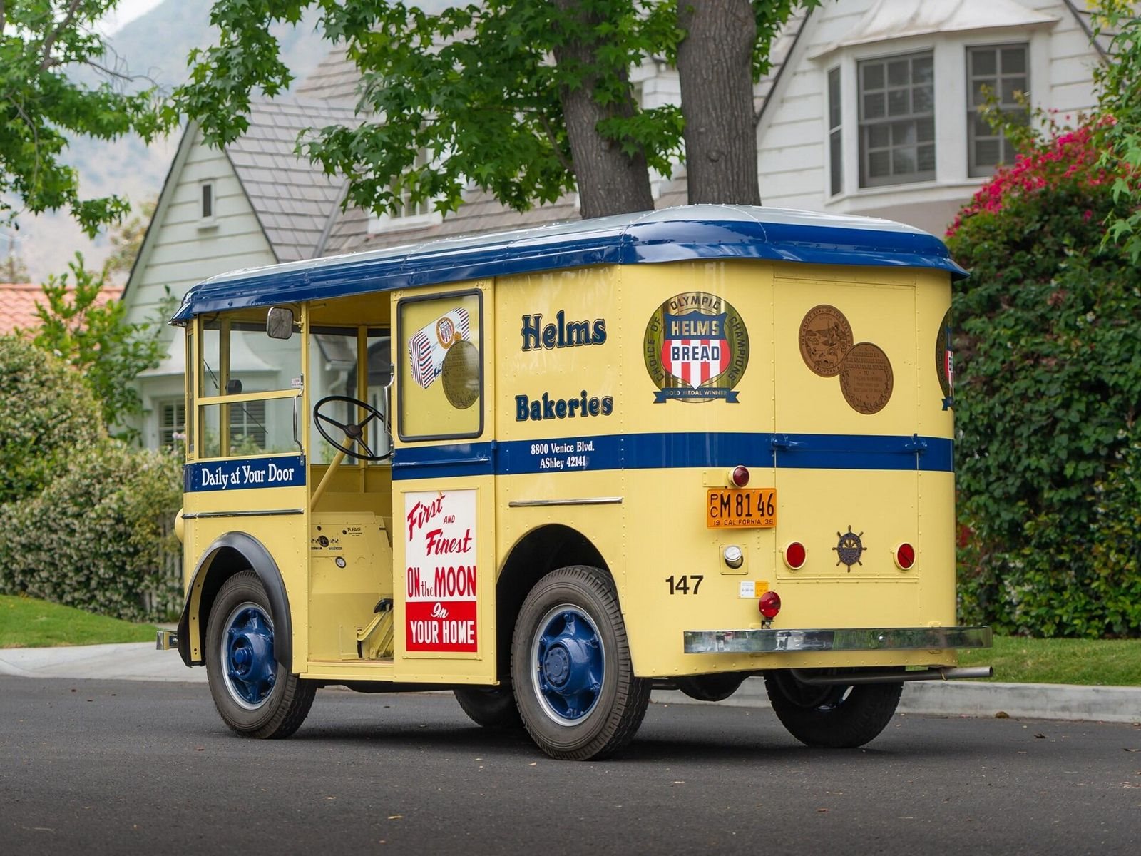 TWIN COACH HELMS BAKERY DELIVERY TRUCK, foto 2