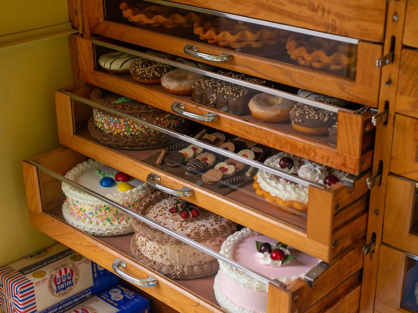 TWIN COACH HELMS BAKERY DELIVERY TRUCK, foto 15