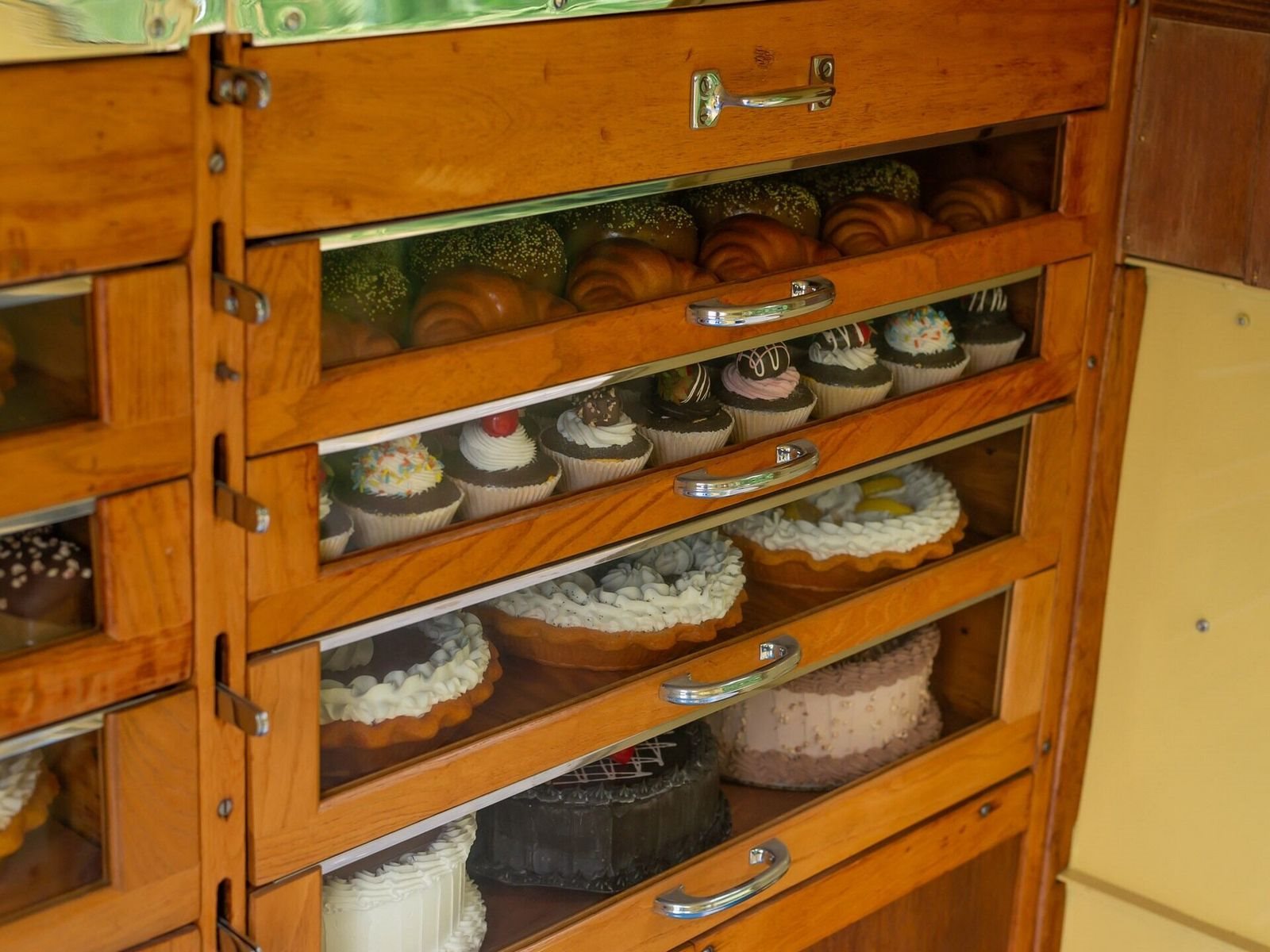 TWIN COACH HELMS BAKERY DELIVERY TRUCK, foto 16