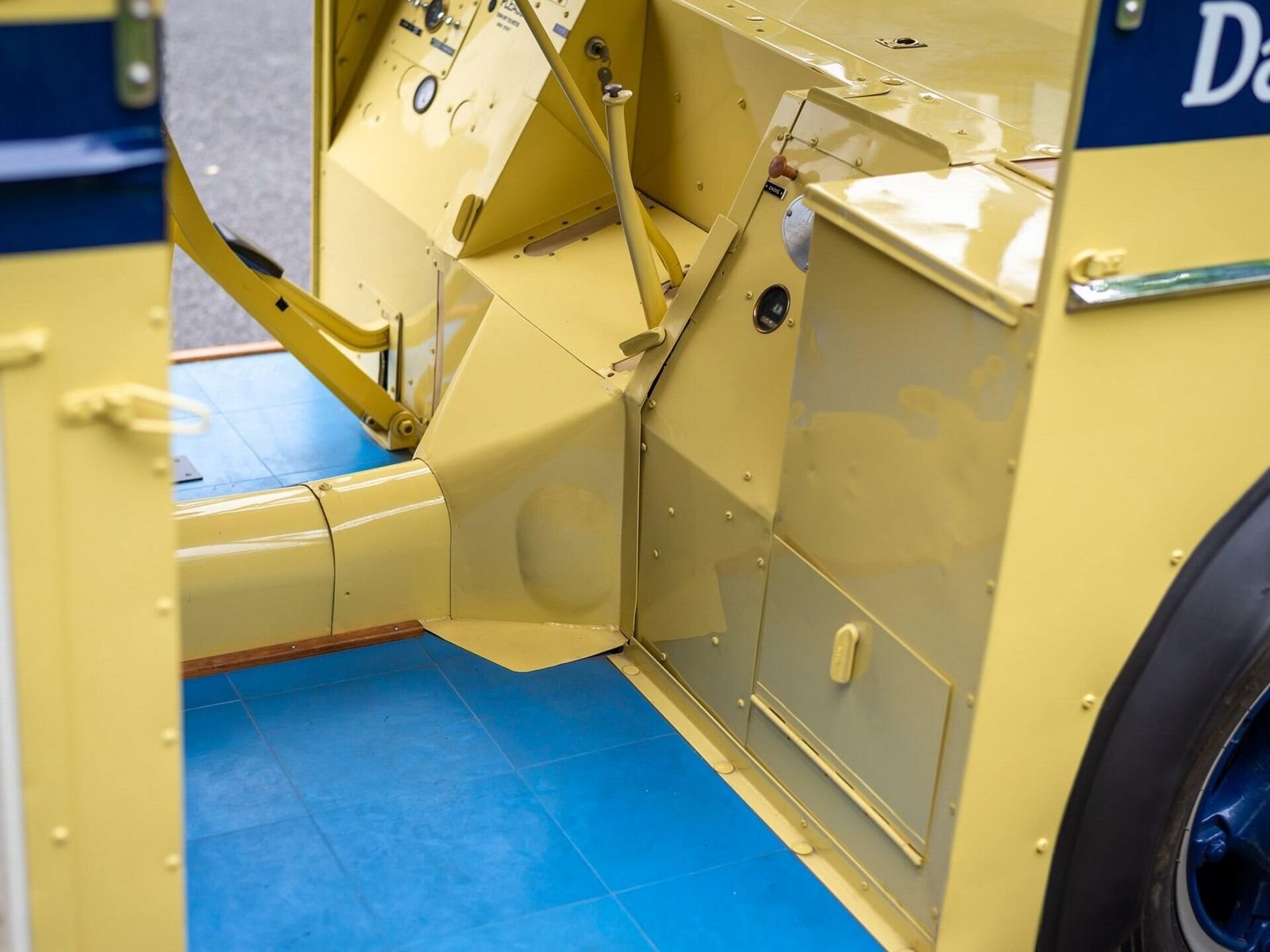 TWIN COACH HELMS BAKERY DELIVERY TRUCK, foto 25